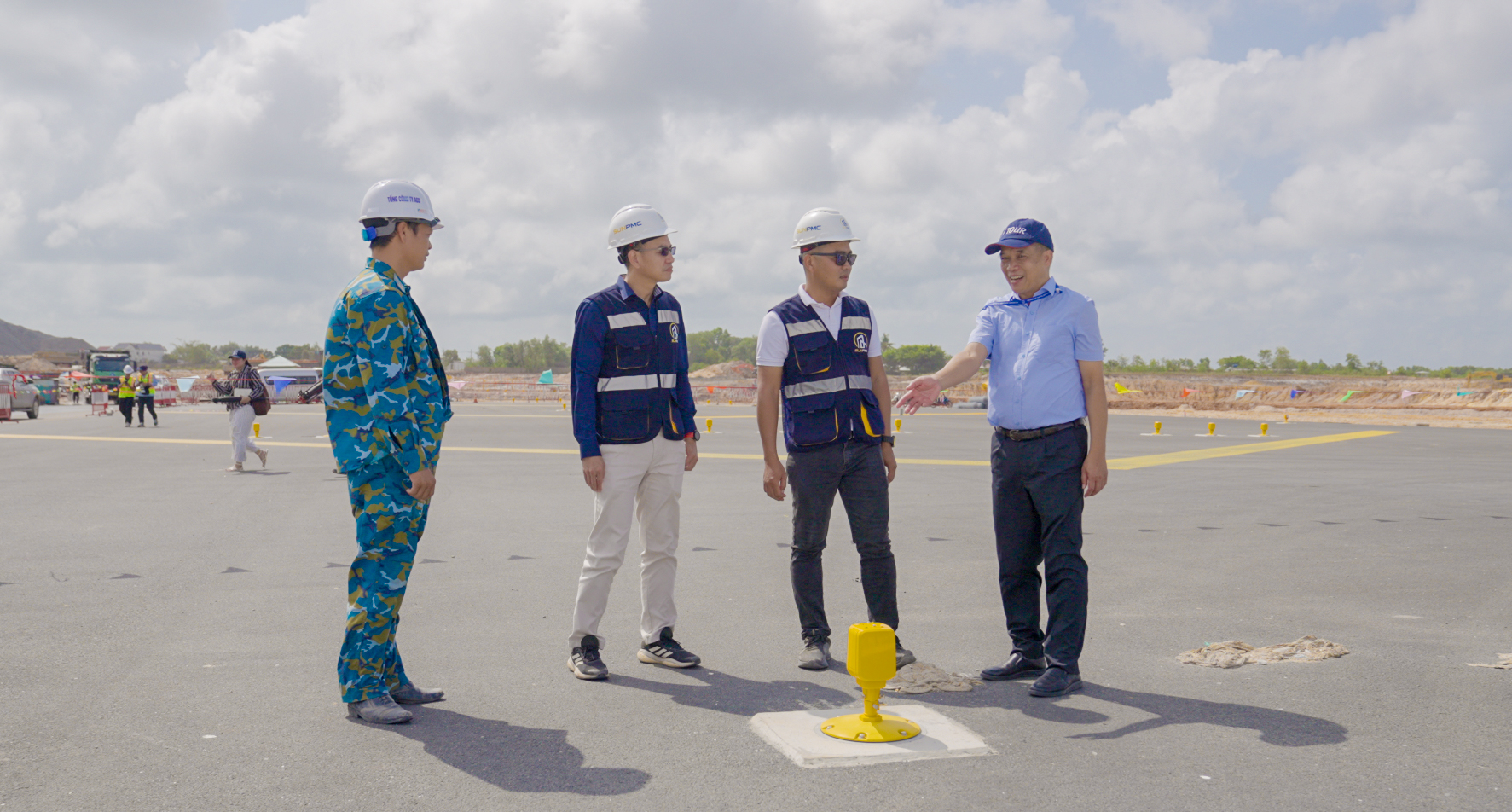 Chưa từng c&oacute; s&acirc;n bay n&agrave;o thi c&ocirc;ng đường băng với tốc độ như ở Ph&uacute; Quốc- Ảnh 2.