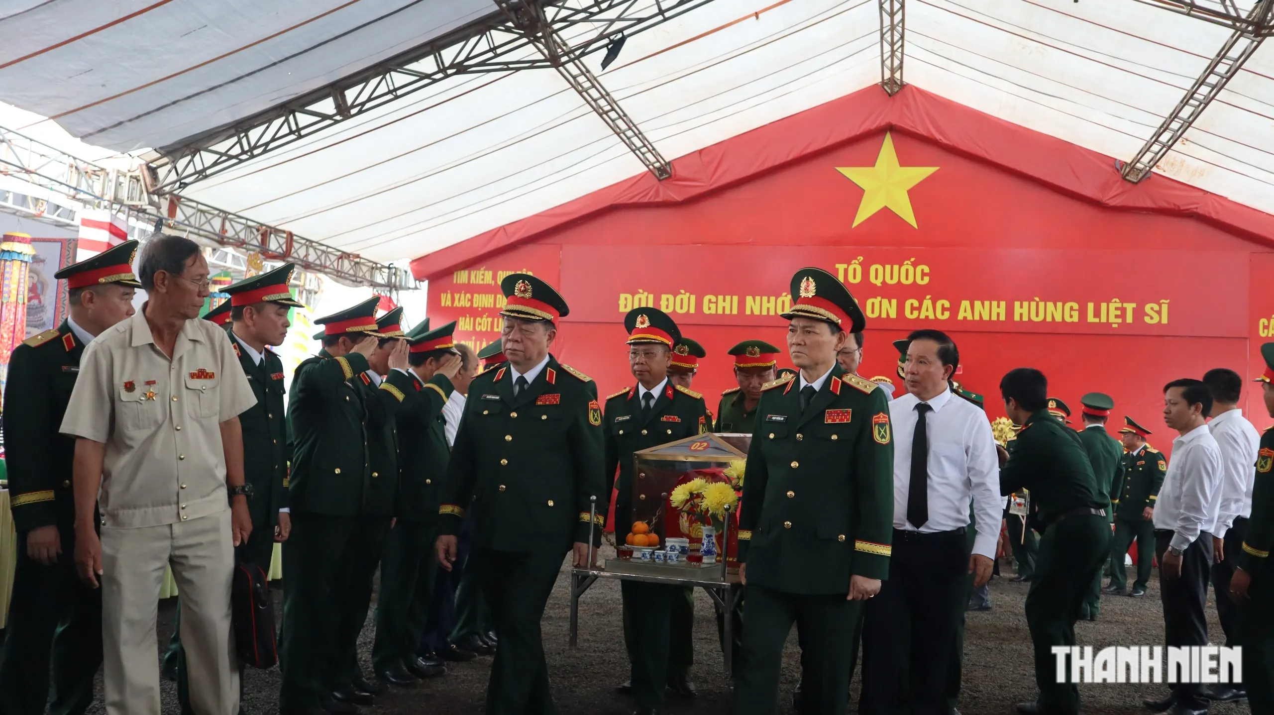 Đại tướng Phan Văn Giang dự lễ tìm kiếm, quy tập hài cốt liệt sĩ tại xã Minh Đức- Ảnh 12.
