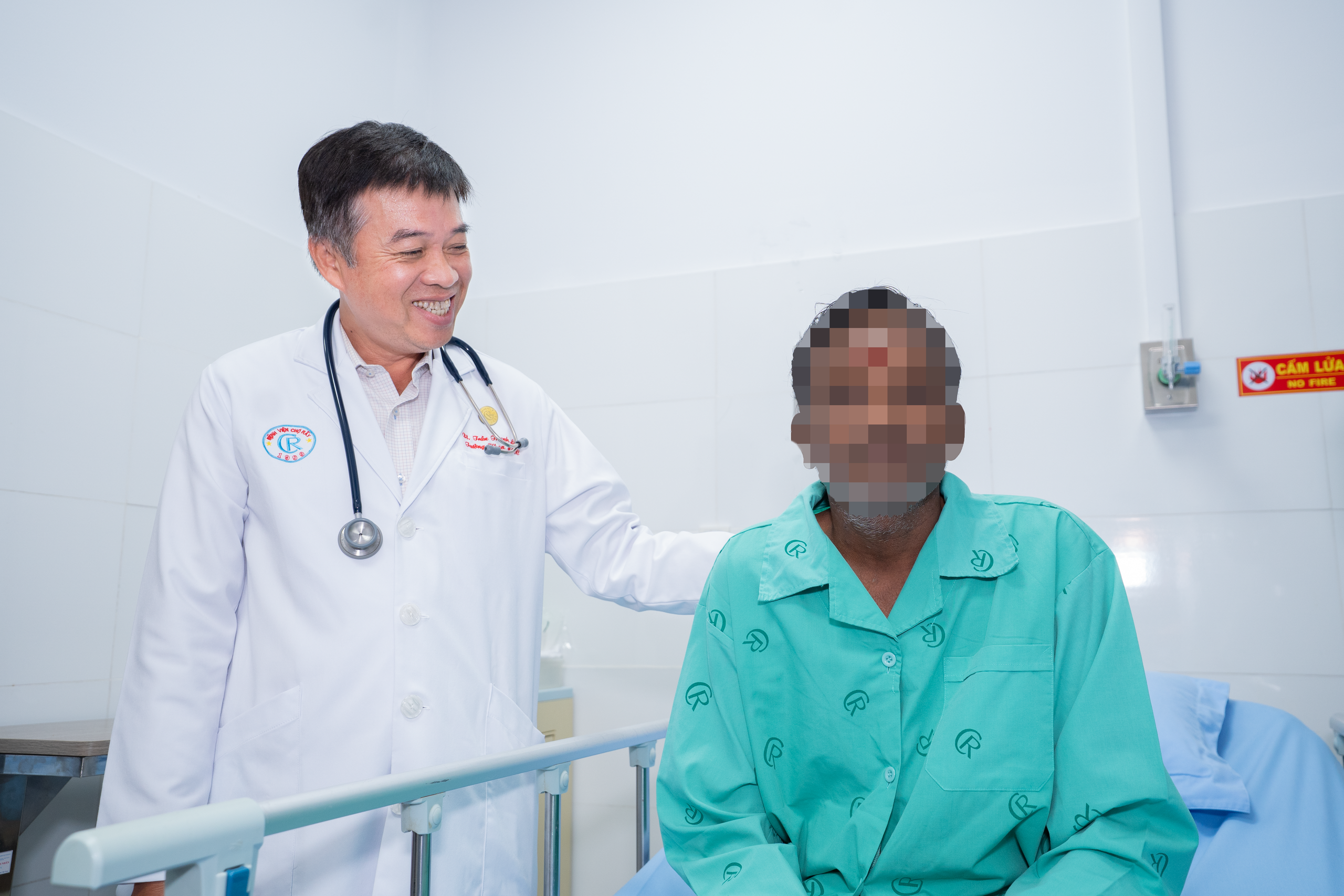 Bệnh nhân người Ấn Độ bị lật ca nô ở Phú Quốc xuất viện, về nước- Ảnh 2.