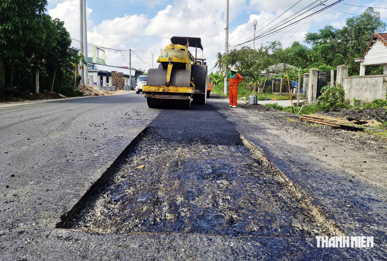 Quốc lộ hơn 1.800 tỉ đồng vừa thảm nhựa đã hỏng,người dân lo chất lượng công trình- Ảnh 1.