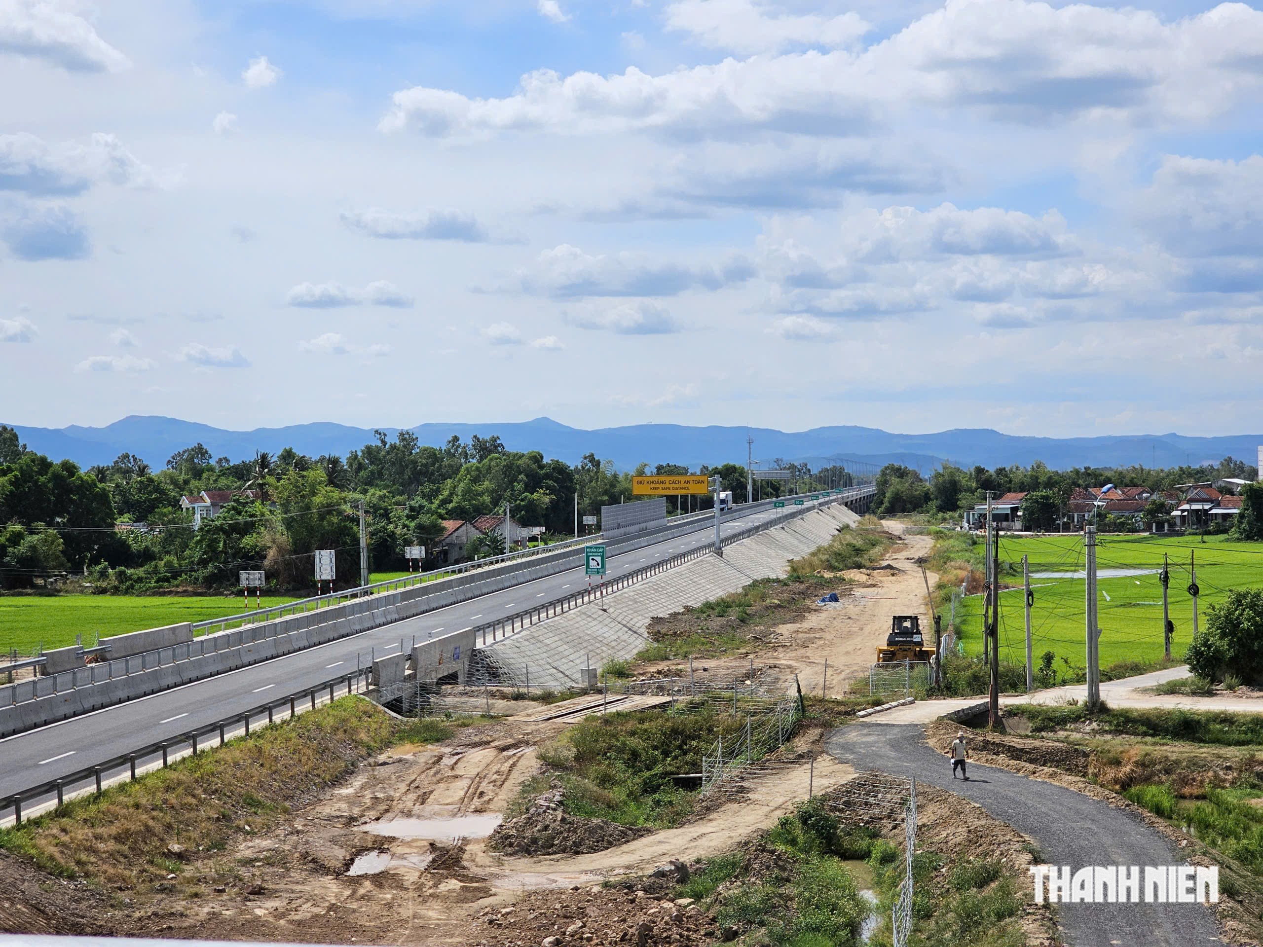 Cao tốc Bắc – Nam qua Đắk Lắk: Nhà thầu thi công ì ạch đường gom  - Ảnh 1.