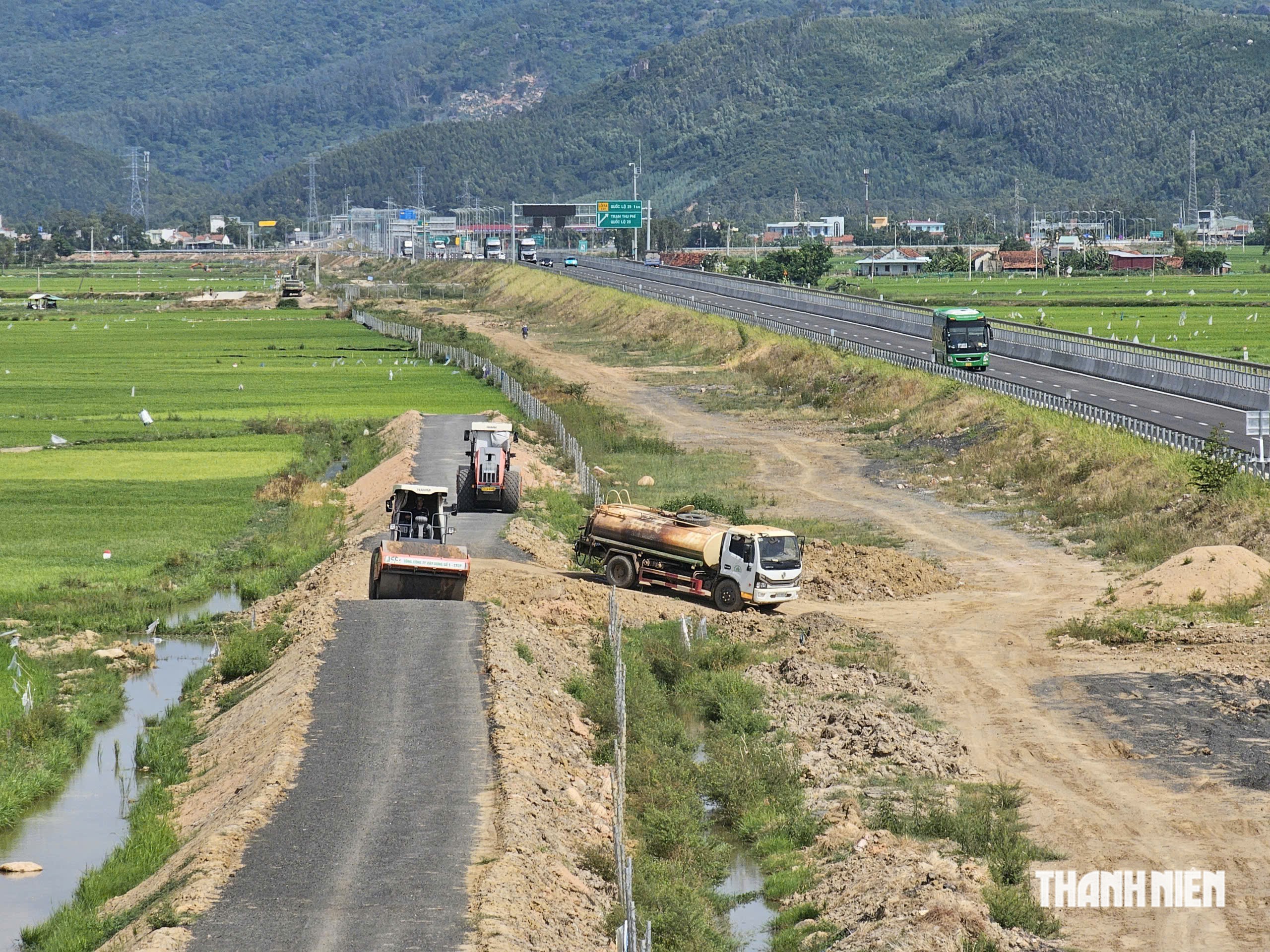 Cao tốc Bắc – Nam qua Đắk Lắk: Nhà thầu thi công ì ạch đường gom  - Ảnh 2.