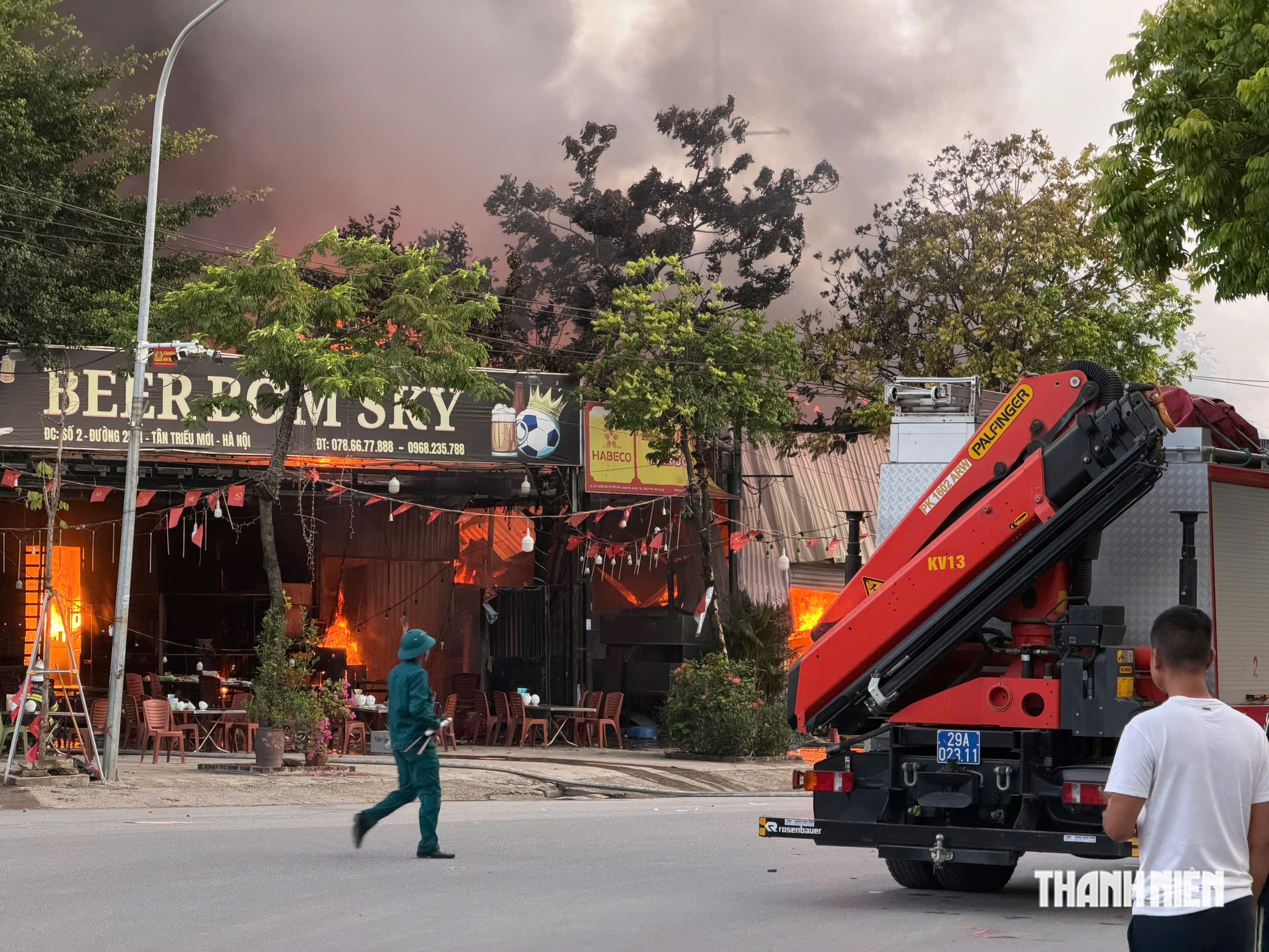 Hà Nội: Đang cháy lớn tại xưởng giấy ở Thanh Liệt- Ảnh 3.