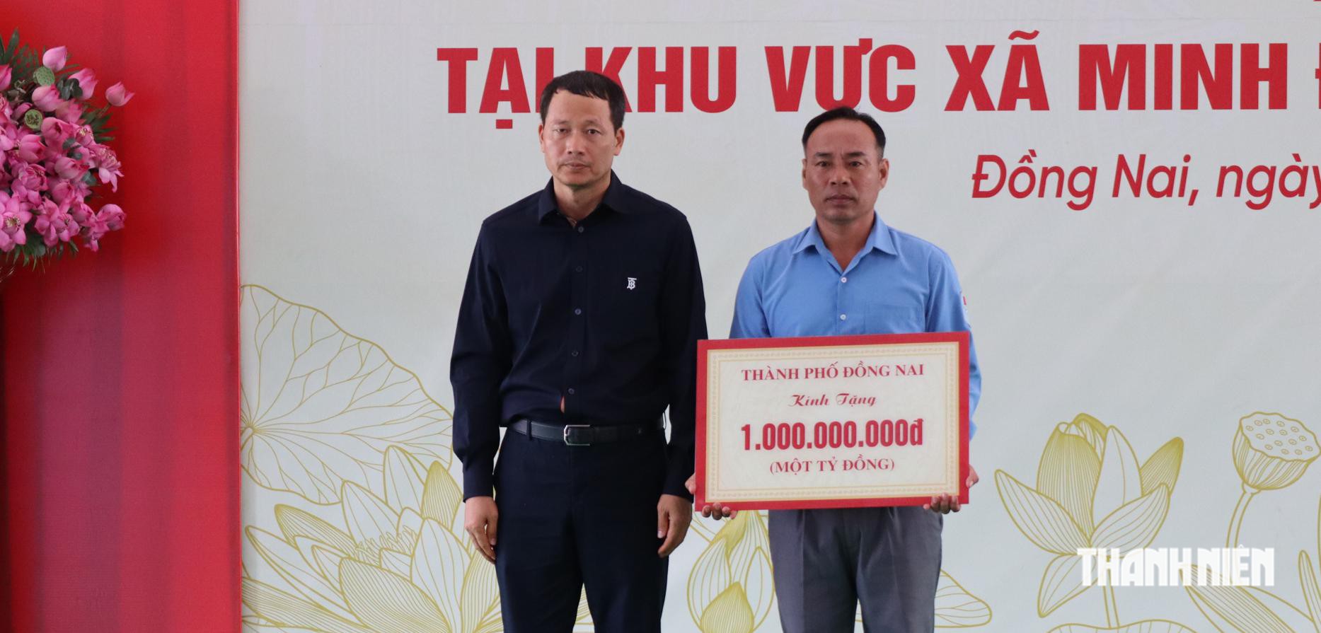 Đại tướng Phan Văn Giang dự lễ tìm kiếm, quy tập hài cốt liệt sĩ tại xã Minh Đức- Ảnh 14.