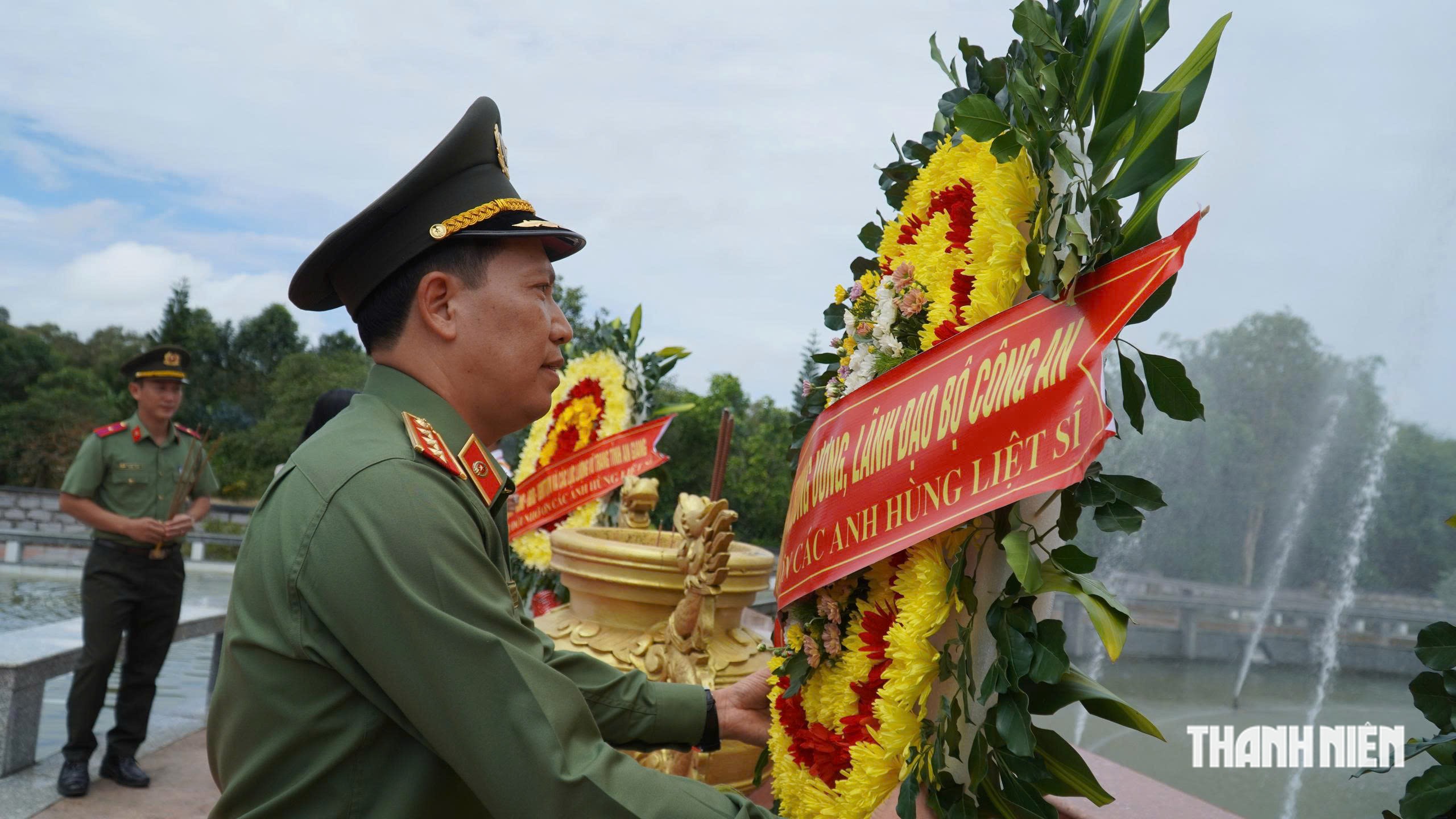 Bộ Công an tri ân thương binh, liệt sĩ tại An Giang - Ảnh 1.