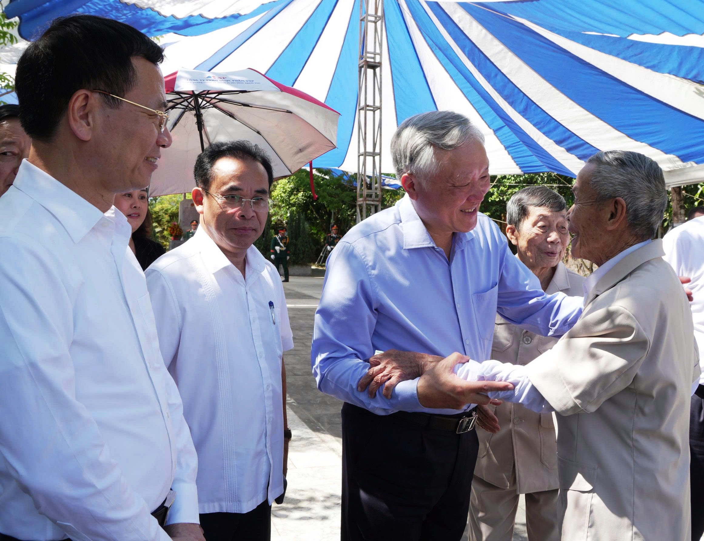 Người lính mang đá trong áo để được ra trận,đến những trận đánh 'xuất quỷ nhập thần' - Ảnh 2.