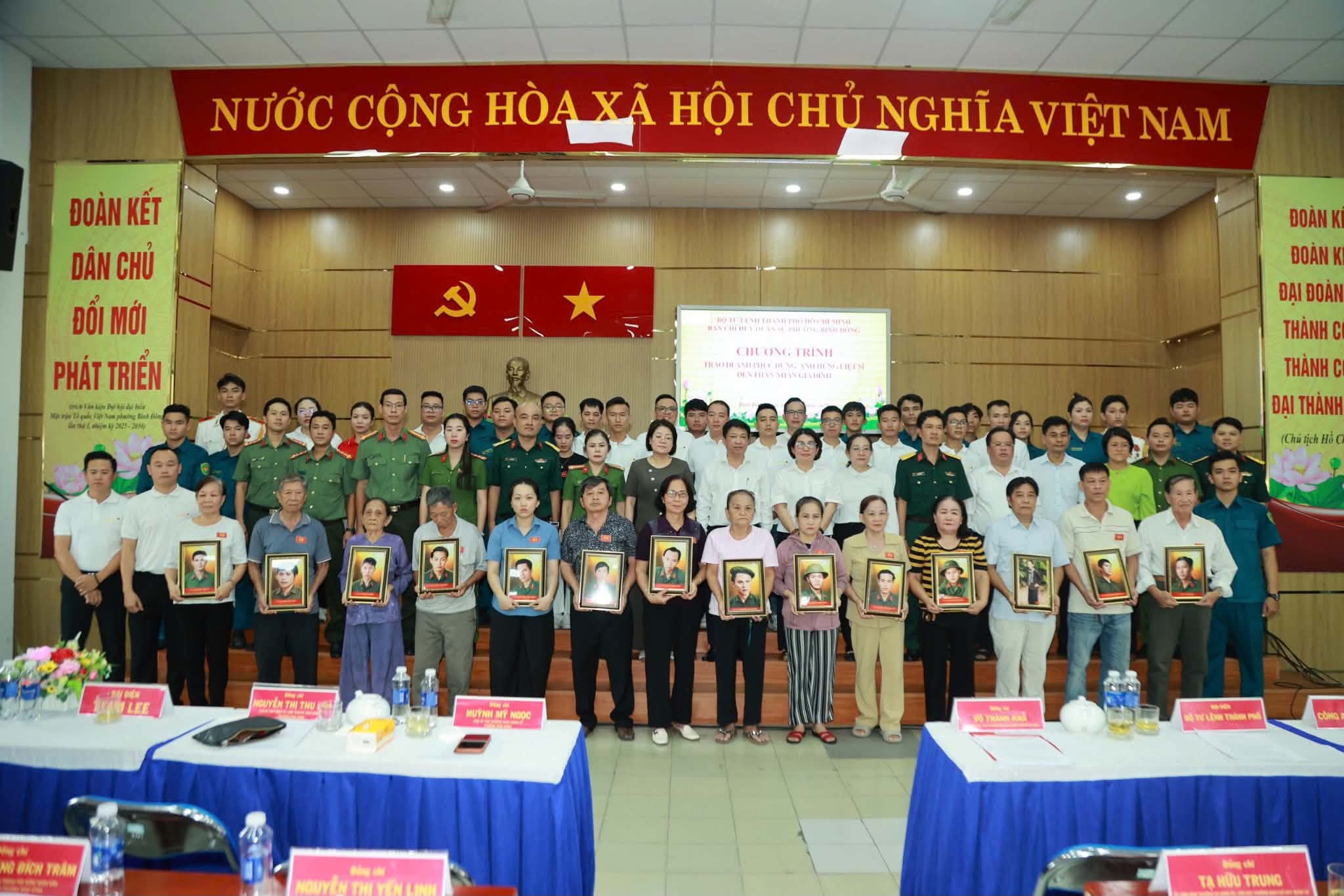 Hơn 1.200 ảnh liệt sĩ được phục dựng miễn ph&iacute;, nối lại k&yacute; ức nhiều gia đ&igrave;nh - Ảnh 6.