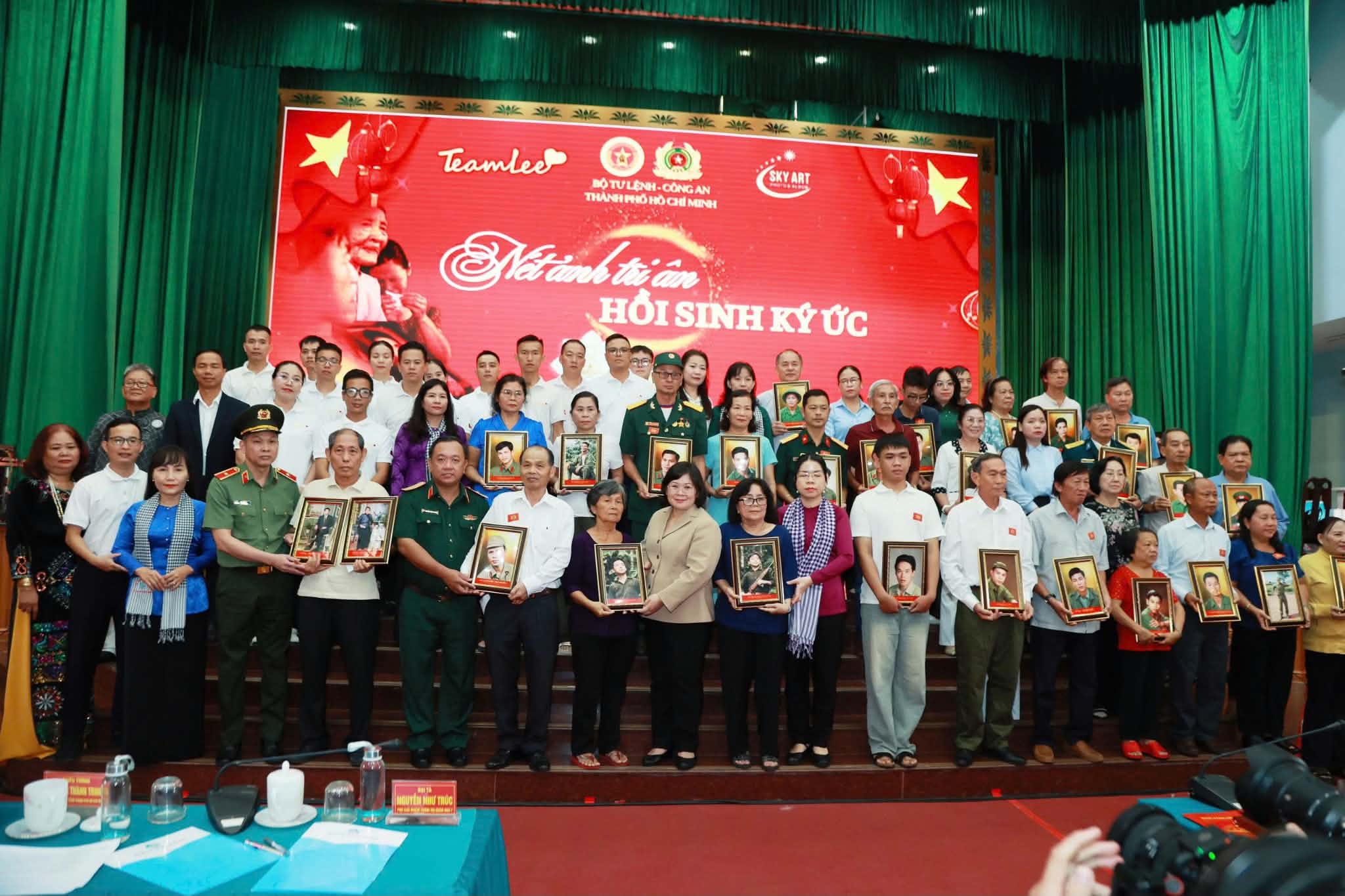 Hơn 1.200 ảnh liệt sĩ được phục dựng miễn ph&iacute;, nối lại k&yacute; ức nhiều gia đ&igrave;nh - Ảnh 5.