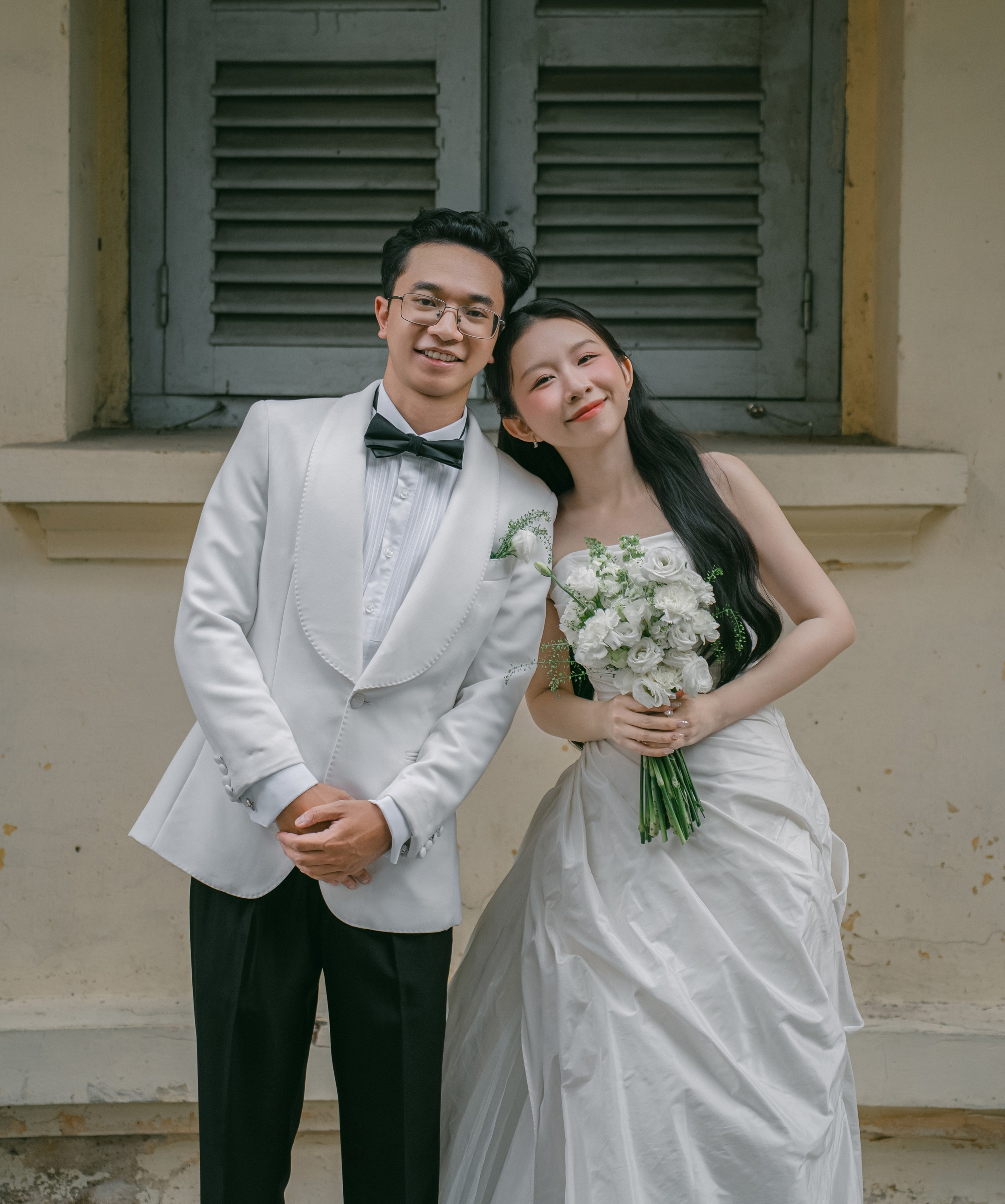 Cô dâu, chú rể trộn bánh tráng thay cắt bánh, mối tình thú vị suốt 10 năm - Ảnh 3.