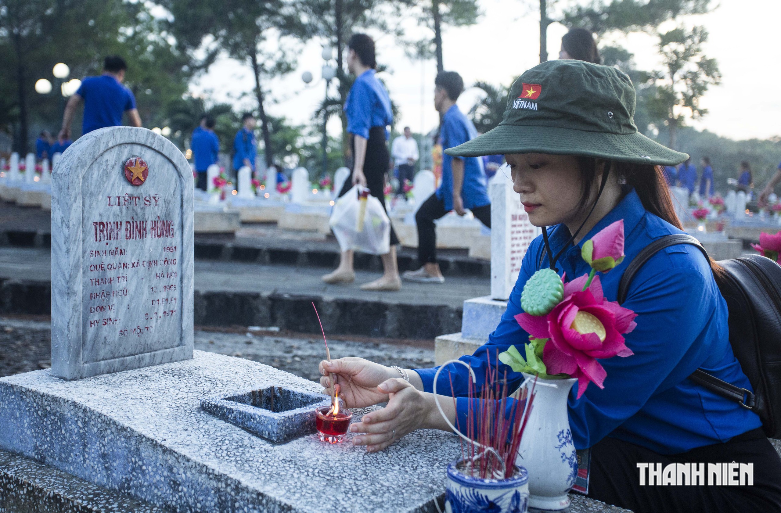 Đại tướng Phan Văn Giang d&acirc;ng hương tại Nghĩa trang liệt sĩ quốc gia Đường 9- Ảnh 11.