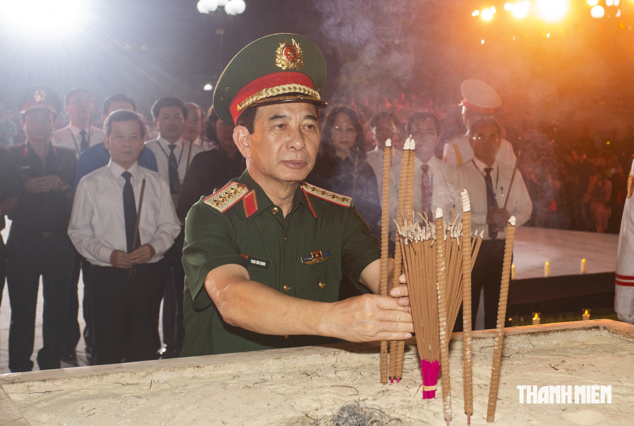 Đại tướng Phan Văn Giang d&acirc;ng hương tại Nghĩa trang liệt sĩ quốc gia Đường 9- Ảnh 1.