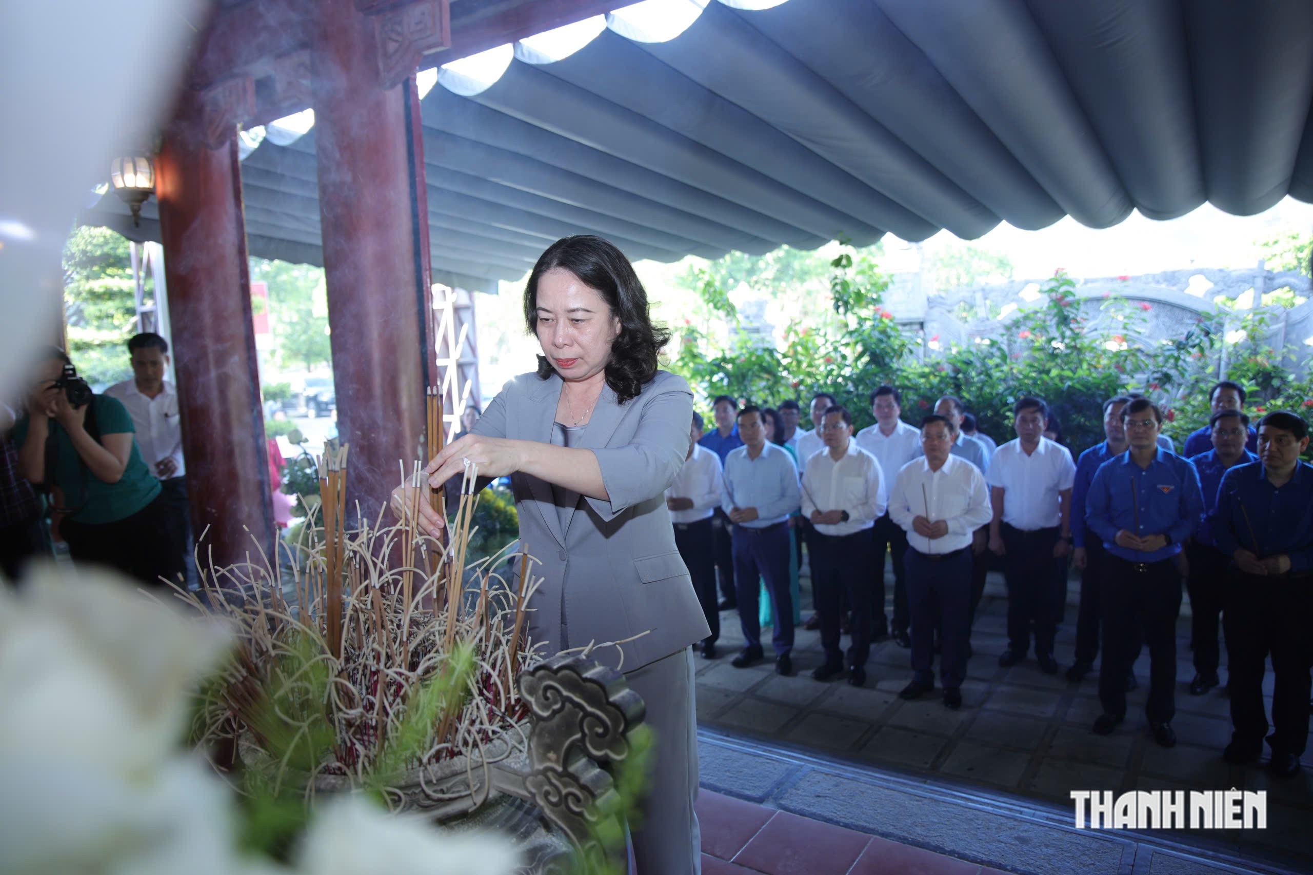 Phó chủ tịch nước Võ Thị Ánh Xuân dâng hương tại 'tọa độ lửa' Truông Bồn- Ảnh 1.
