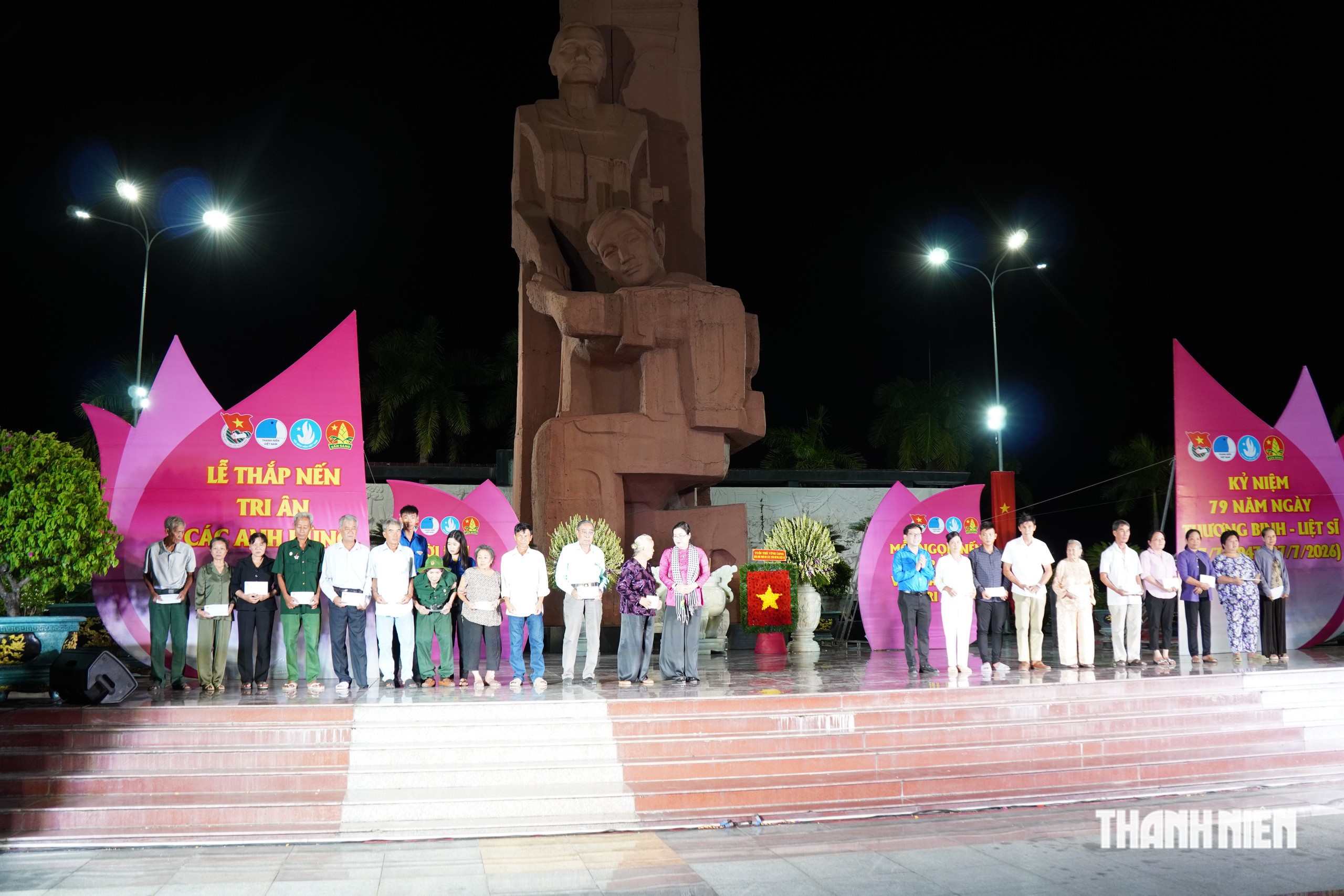 Thanh niên Vĩnh Long thắp nến tri ân liệt sĩ - Ảnh 5.