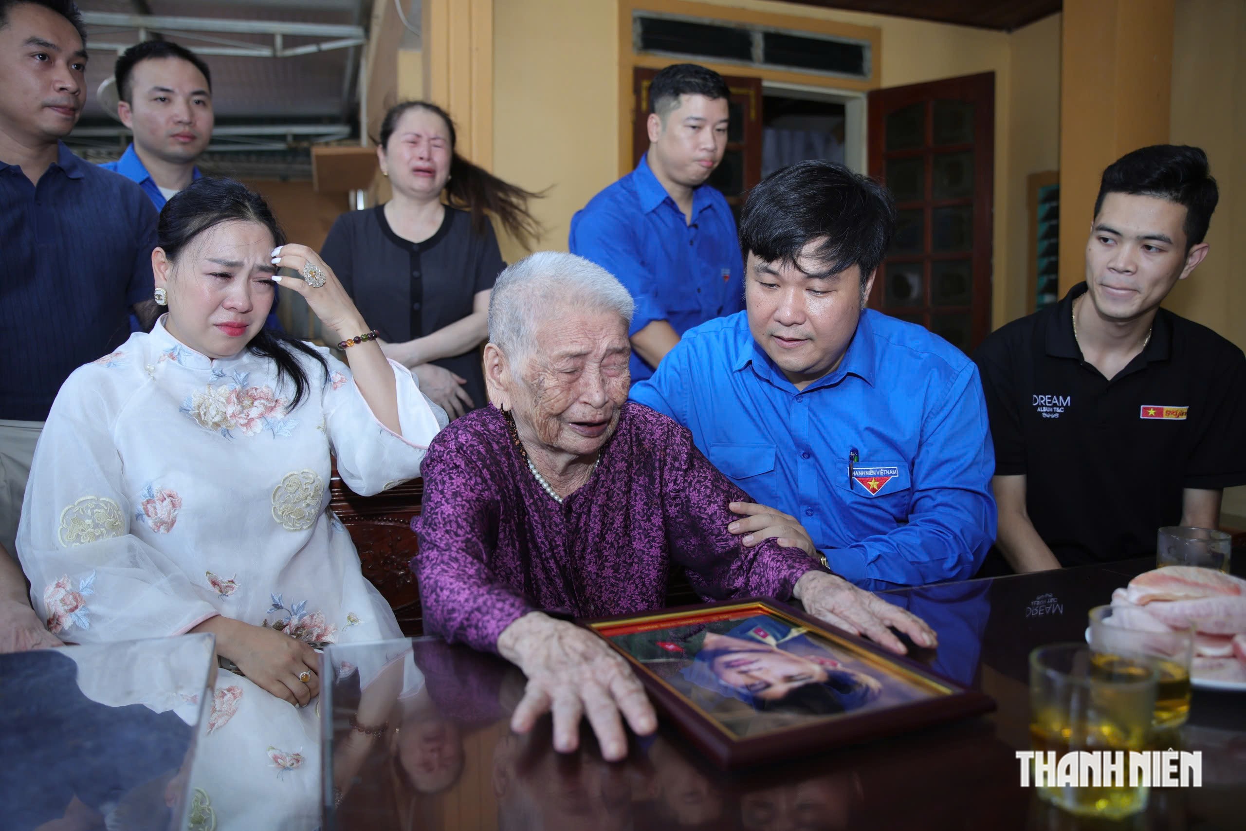 Bí thư thứ nhất T.Ư Đoàn Bùi Quang Huy thăm, tặng quà nữ cựu TNXP Truông Bồn- Ảnh 6.