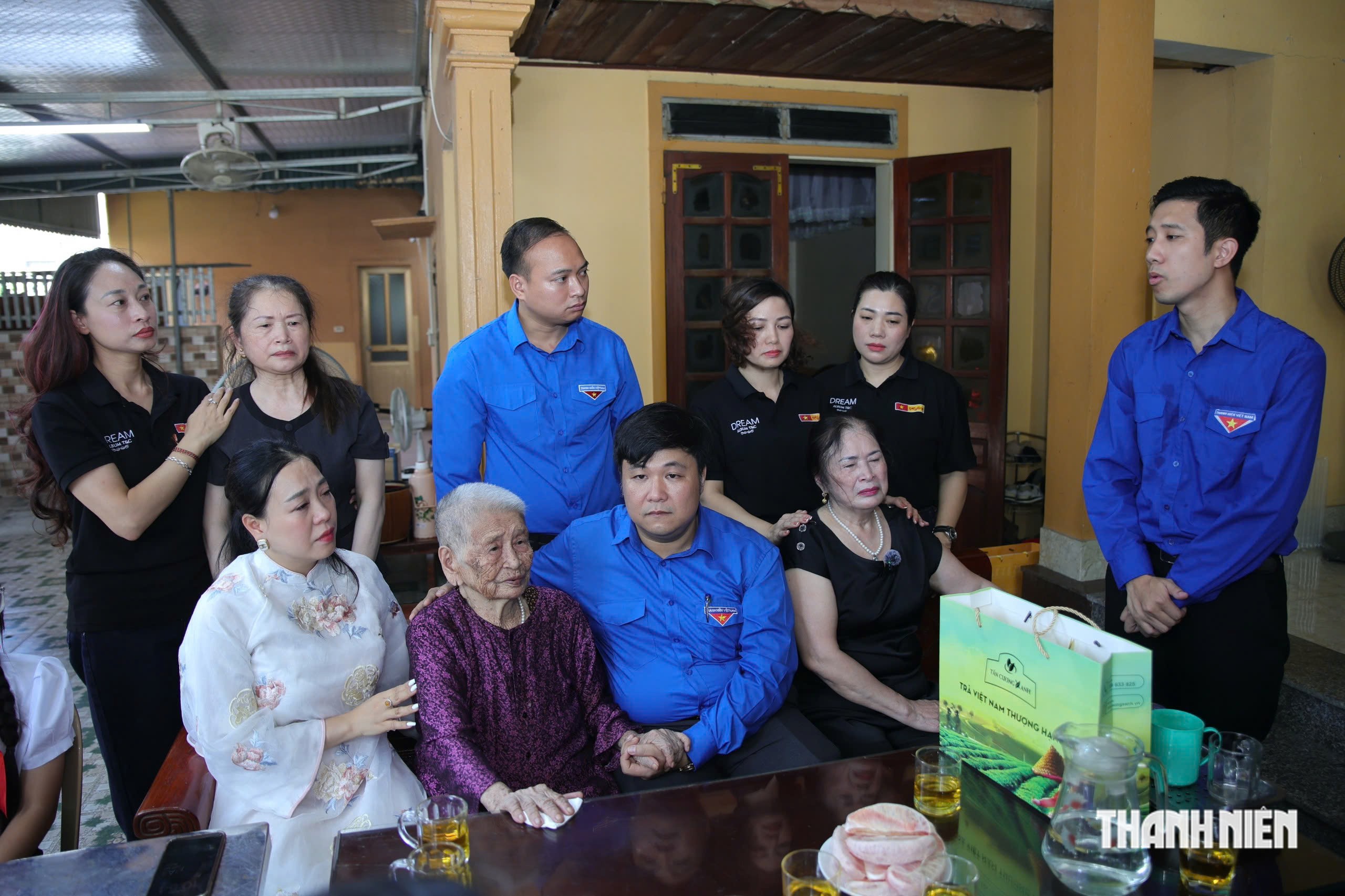 Bí thư thứ nhất T.Ư Đoàn Bùi Quang Huy thăm, tặng quà nữ cựu TNXP Truông Bồn- Ảnh 4.