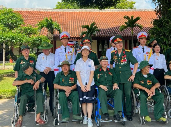 'Lửa ấm' của học sinh lan tỏa đạo l&yacute; Uống nước nhớ nguồn - Ảnh 2.