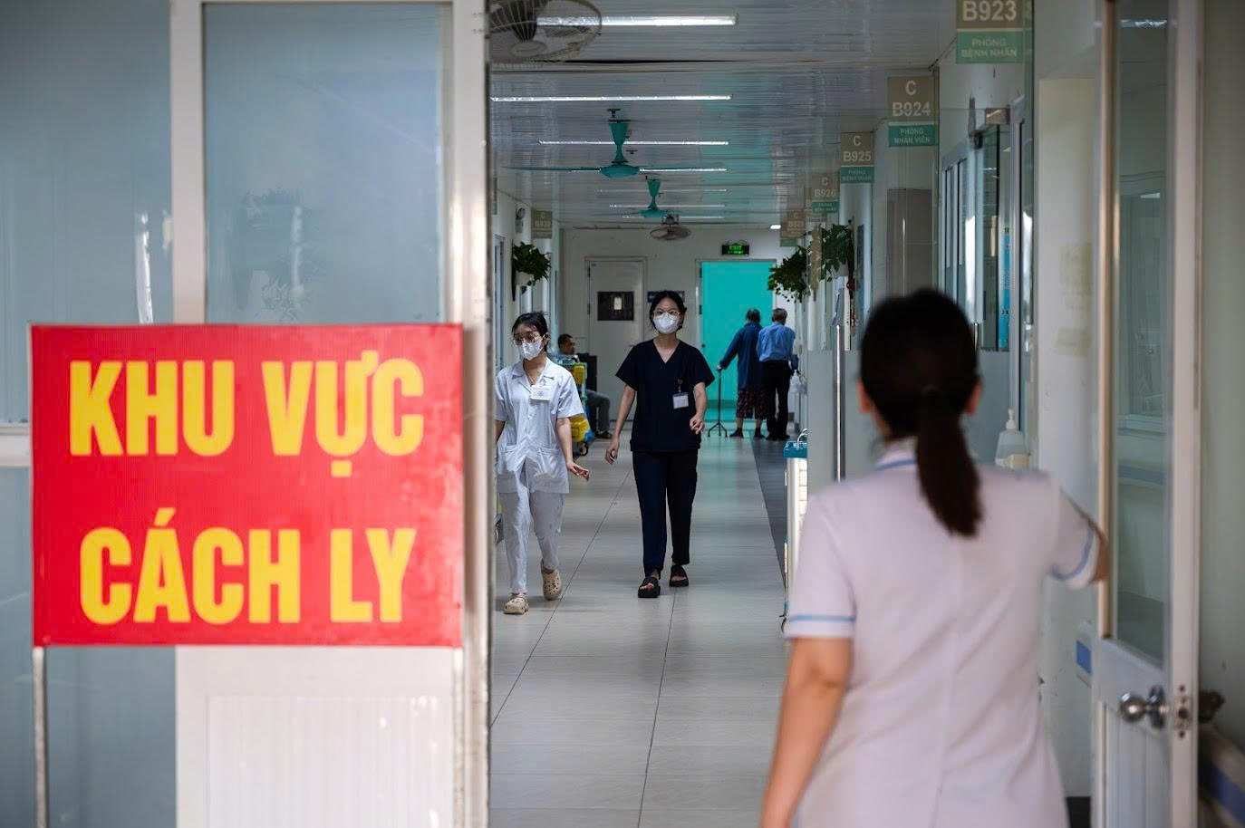 Hà Nội thông tin về gia tăng ca mắc Covid-19 - Ảnh 1.