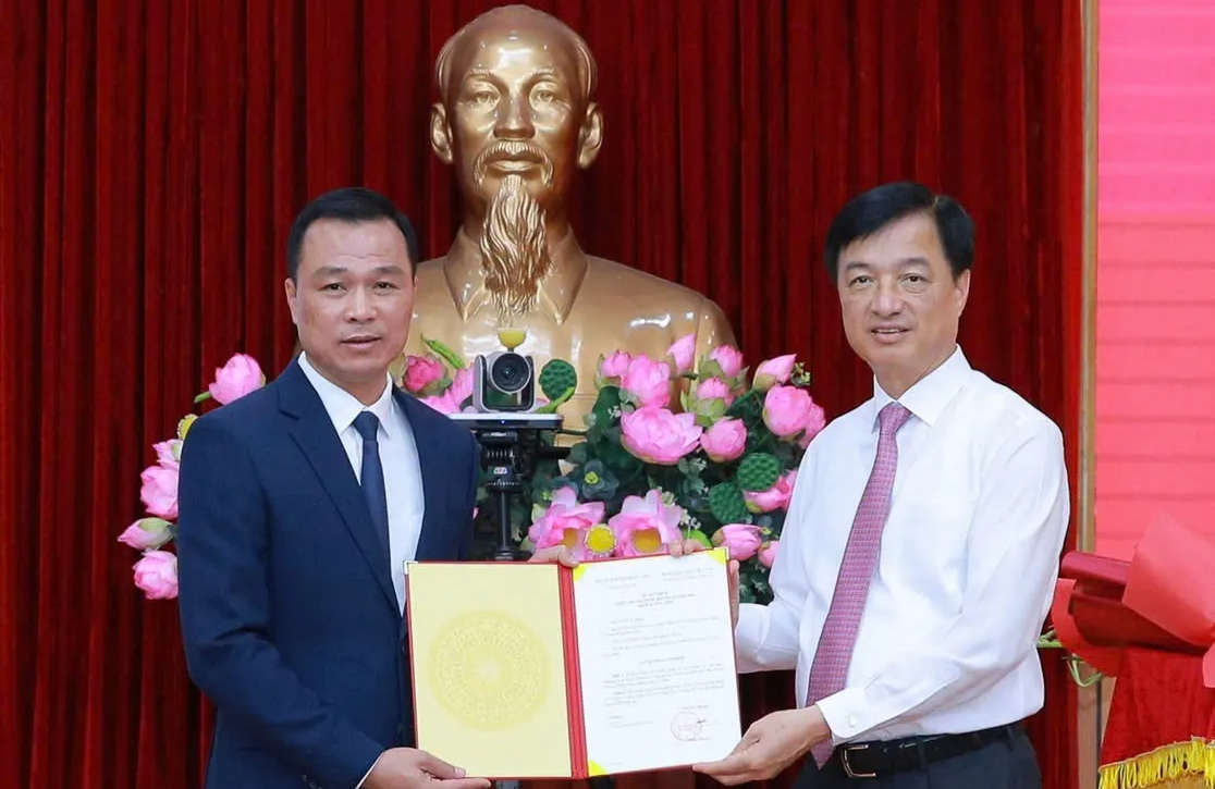Thiếu tướng Tô Anh Dũng được bầu làm Chủ tịch UBND tỉnh Thanh Hóa - Ảnh 2.
