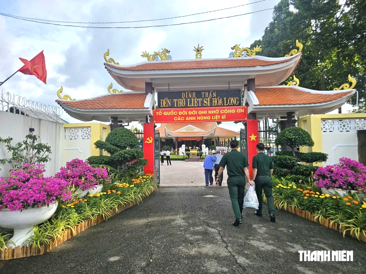 Thắp hương tri ân các Anh hùng liệt sĩ ở quê hương liệt sĩ Nguyễn Thanh Đằng - Ảnh 4.