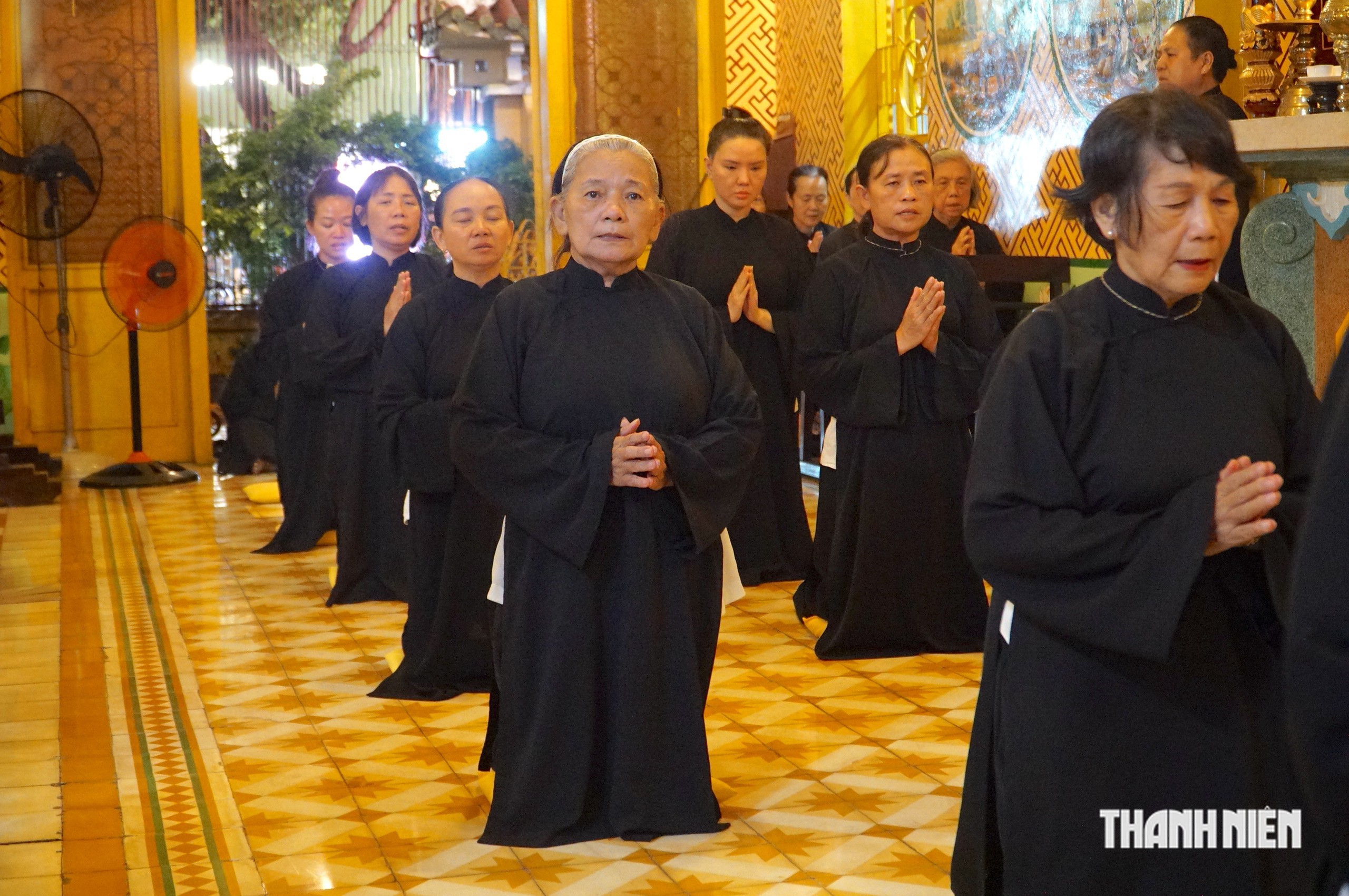 Lễ c&uacute;ng rằm thuận theo &lsquo;&acirc;m &ndash; dương&rsquo; tại ng&ocirc;i ch&ugrave;a kh&ocirc;ng thờ tượng Phật ở TP.HCM - Ảnh 11.