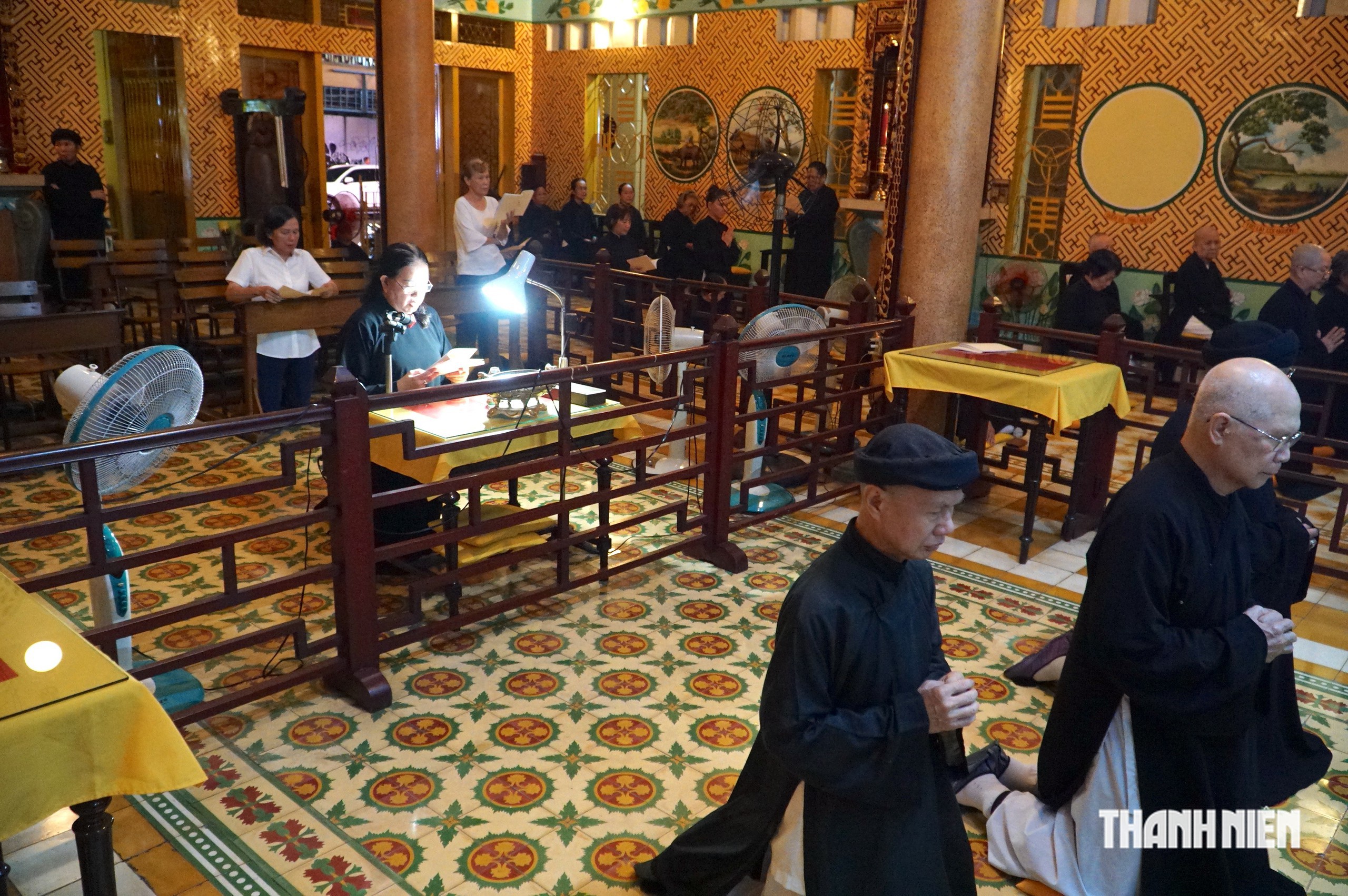 Lễ c&uacute;ng rằm thuận theo &lsquo;&acirc;m &ndash; dương&rsquo; tại ng&ocirc;i ch&ugrave;a kh&ocirc;ng thờ tượng Phật ở TP.HCM - Ảnh 13.