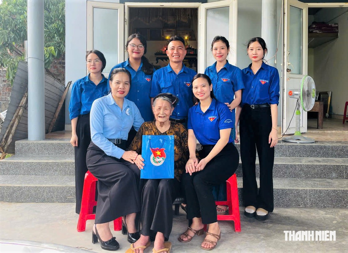 Những 'bữa cơm ấm tình' của người trẻ bên các Mẹ Việt Nam anh hùng - Ảnh 5.