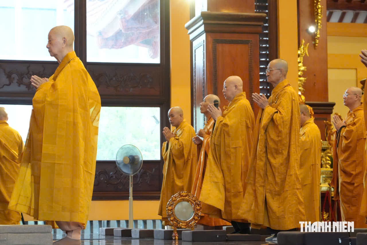 Hơn 18.000 ng&ocirc;i ch&ugrave;a cả nước đồng loạt cử 3 hồi chu&ocirc;ng tri &acirc;n liệt sĩ - Ảnh 4.