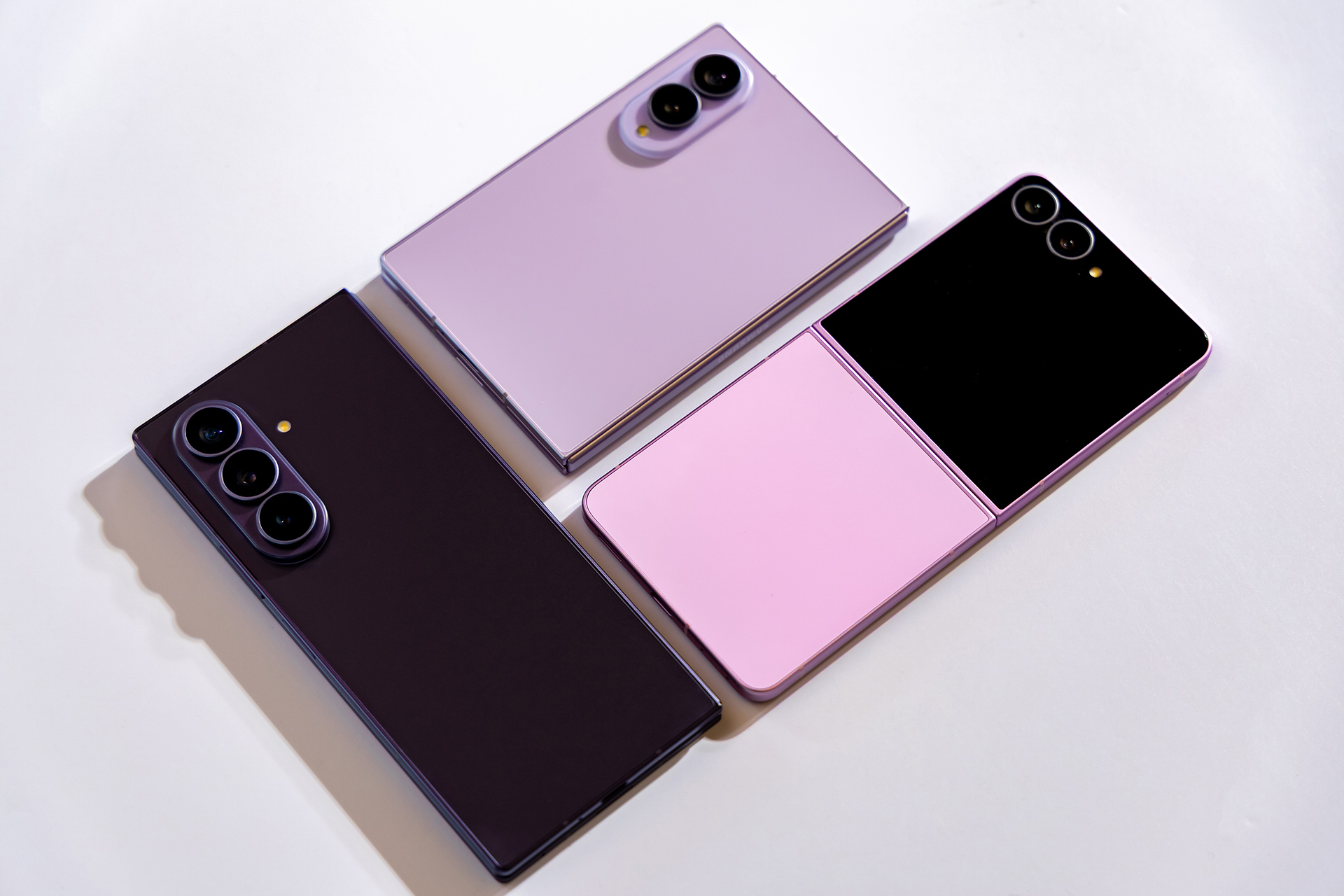 Samsung tự tin iPhone gập không dễ vượt Galaxy Z Fold - Ảnh 1.