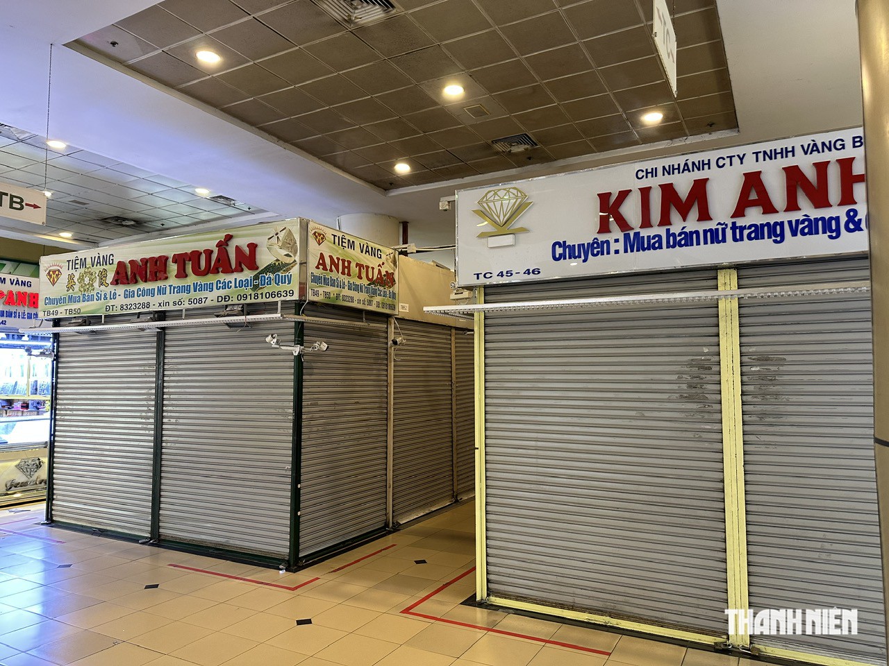 Cảnh đ&oacute;ng cửa, đ&igrave;u hiu tại c&aacute;c tiệm v&agrave;ng, kim cương - Ảnh 4.