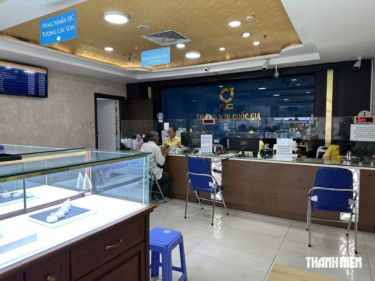 Cảnh đ&oacute;ng cửa, đ&igrave;u hiu tại c&aacute;c tiệm v&agrave;ng, kim cương - Ảnh 1.