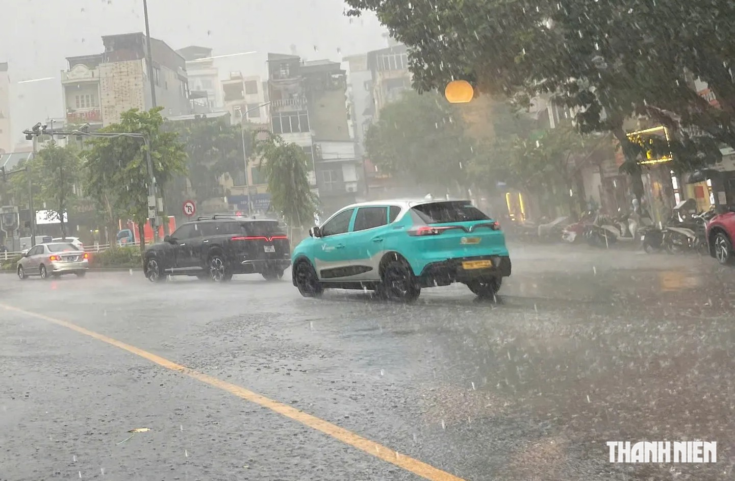 Miền Bắc đã mưa 26 ngày liên tiếp, trong đó có 2 đợt mưa lớn- Ảnh 1.