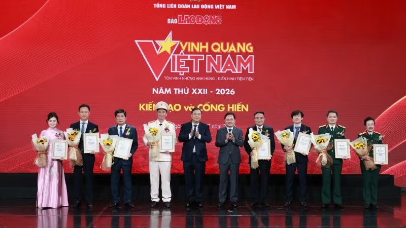 Vinh quang Việt Nam vinh danh 13 tập thể, cá nhân kiến tạo, cống hiến- Ảnh 1.