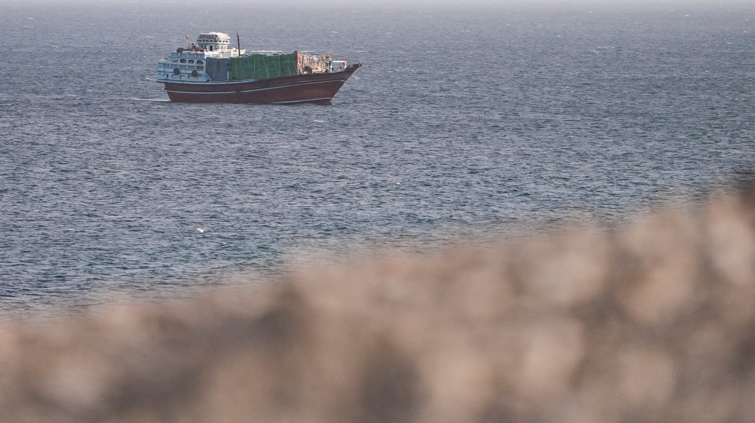Iran kh&ocirc;ng chấp nhận kế hoạch của Oman về quản l&yacute; eo biển Hormuz - Ảnh 1.