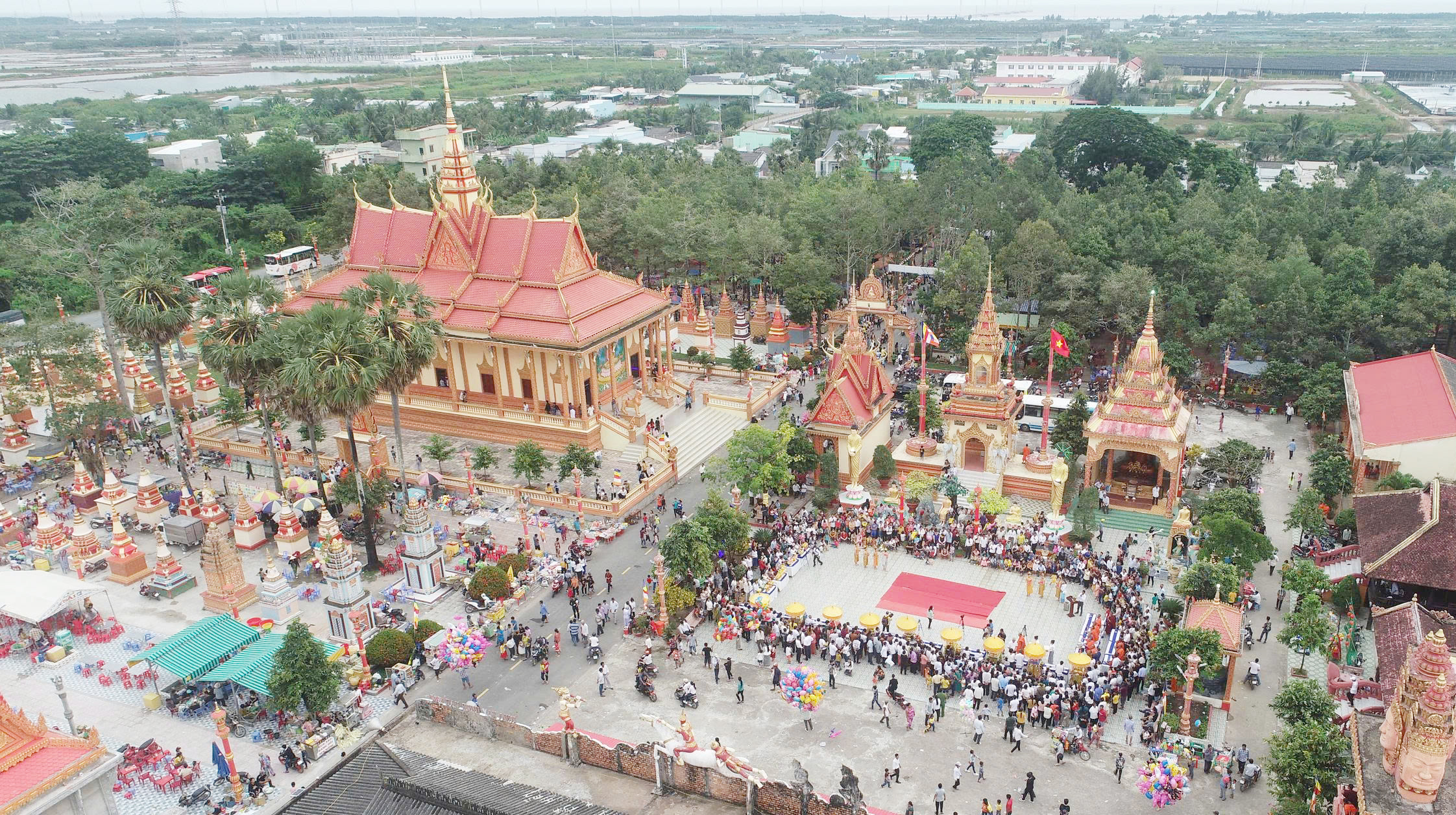 Kh&aacute;m ph&aacute; ch&ugrave;a Xi&ecirc;m C&aacute;n: Tuyệt t&aacute;c kiến tr&uacute;c tr&aacute;ng lệ của đồng b&agrave;o Khmer Nam bộ  - Ảnh 3.