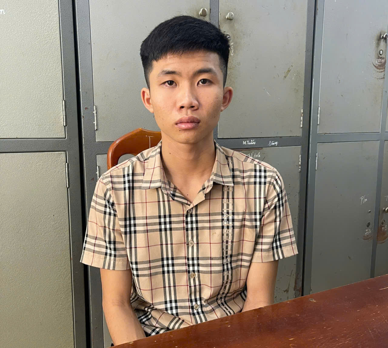 Bắt giữ nghi phạm cầm đầu nhóm dùng dao cướp tài sản trong đêm- Ảnh 2.