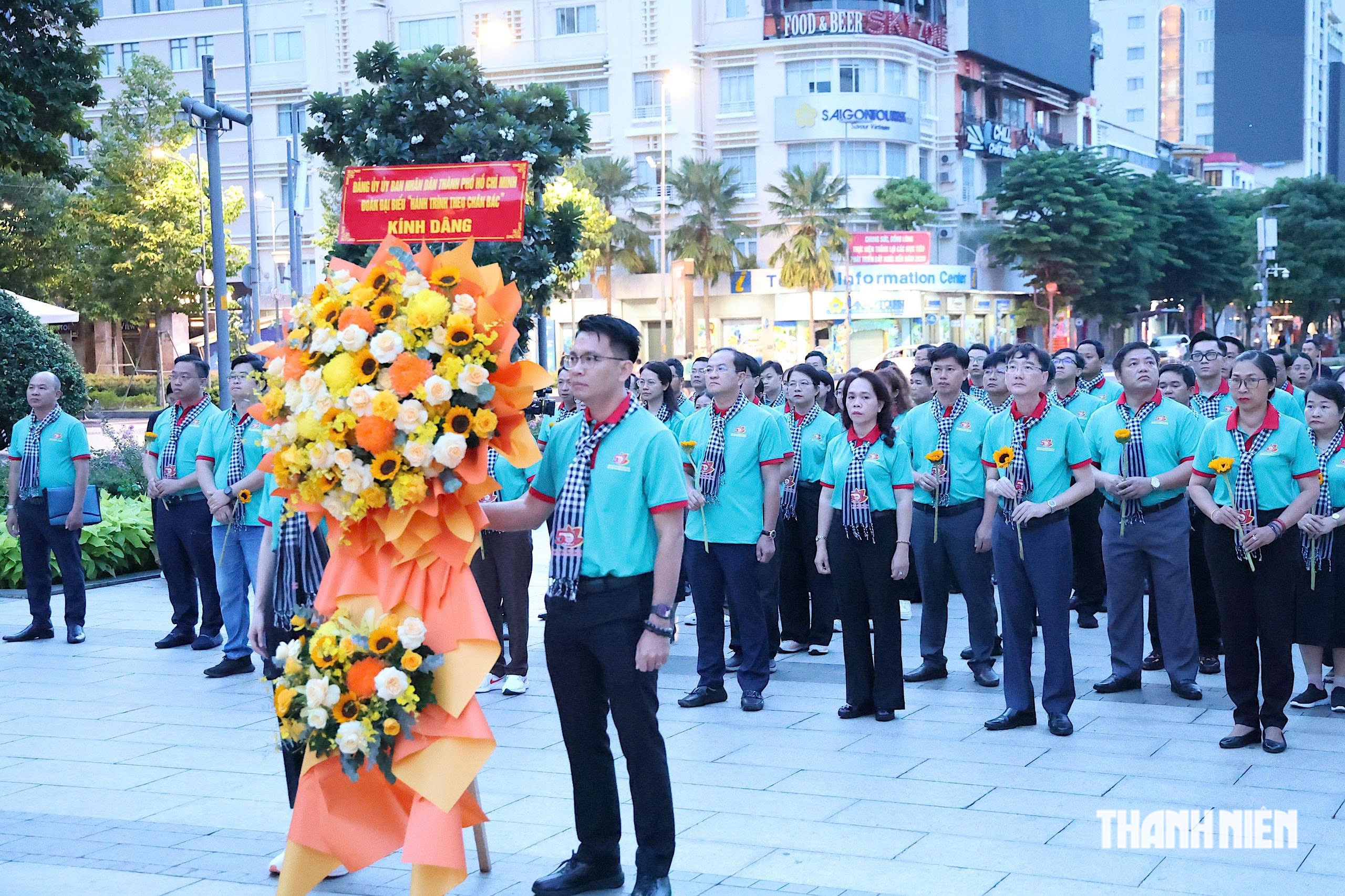 Đảng ủy UBND TP.HCM khởi động 'Hành trình theo chân Bác'- Ảnh 1.