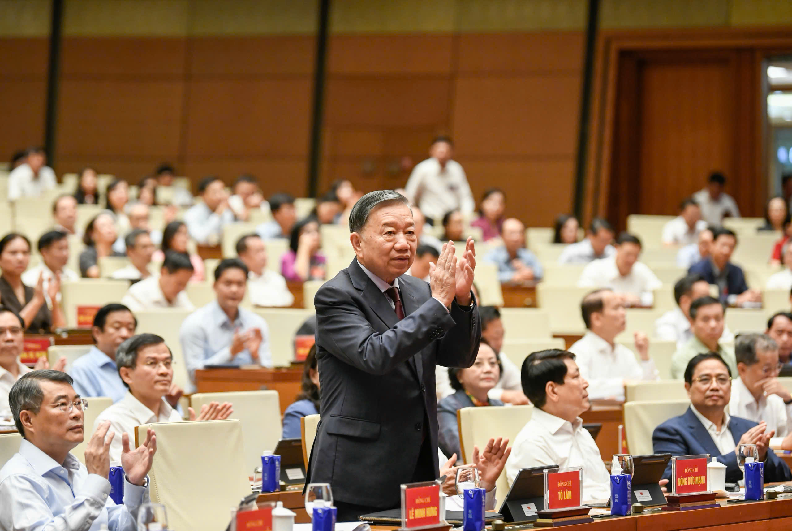 Bộ Chính trị, Ban Bí thư tổ chức hội nghị triển khai nhiều nghị quyết, chỉ thị - Ảnh 1.