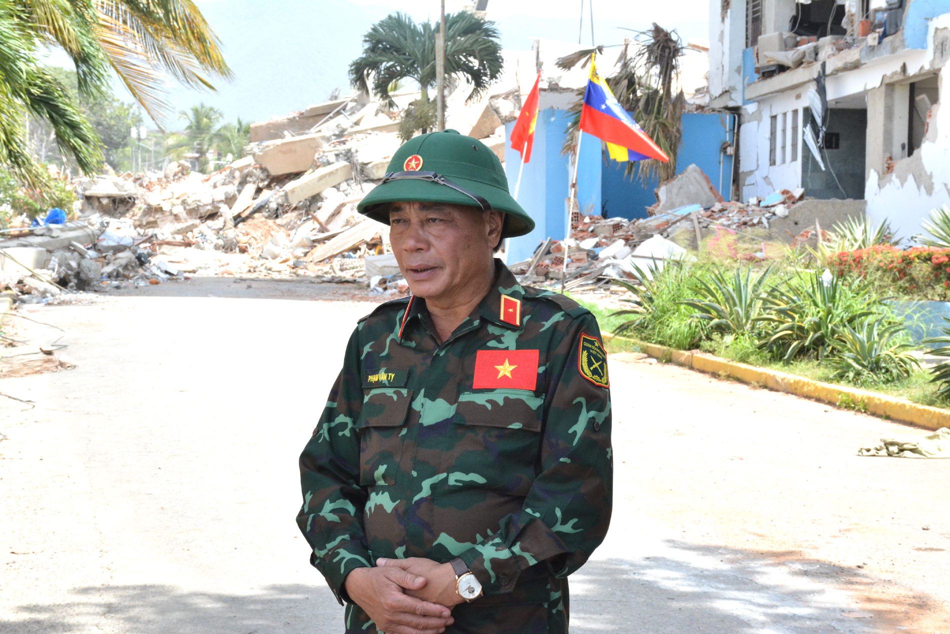 Đại tướng Nguyễn Tân Cương biểu dương đoàn Việt Nam cứu hộ động đất tại Venezuela- Ảnh 1.