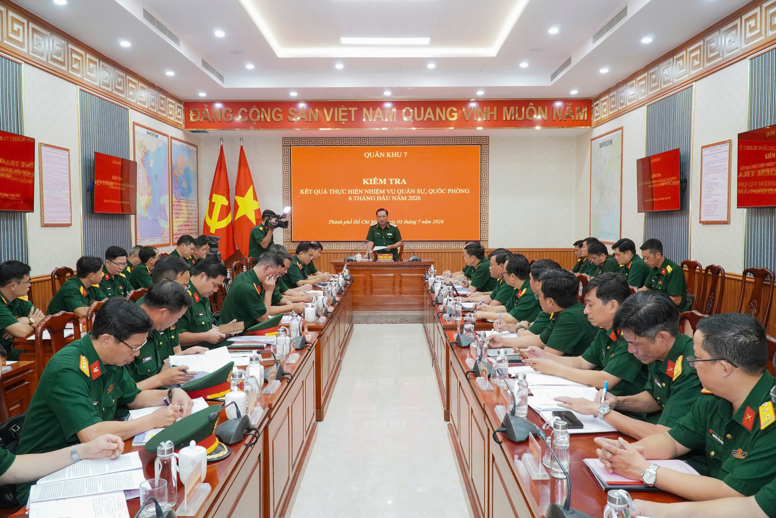 Quân khu 7 kiểm tra nhiệm vụ quân sự, quốc phòng tại Bộ Tư lệnh TP.HCM - Ảnh 1.