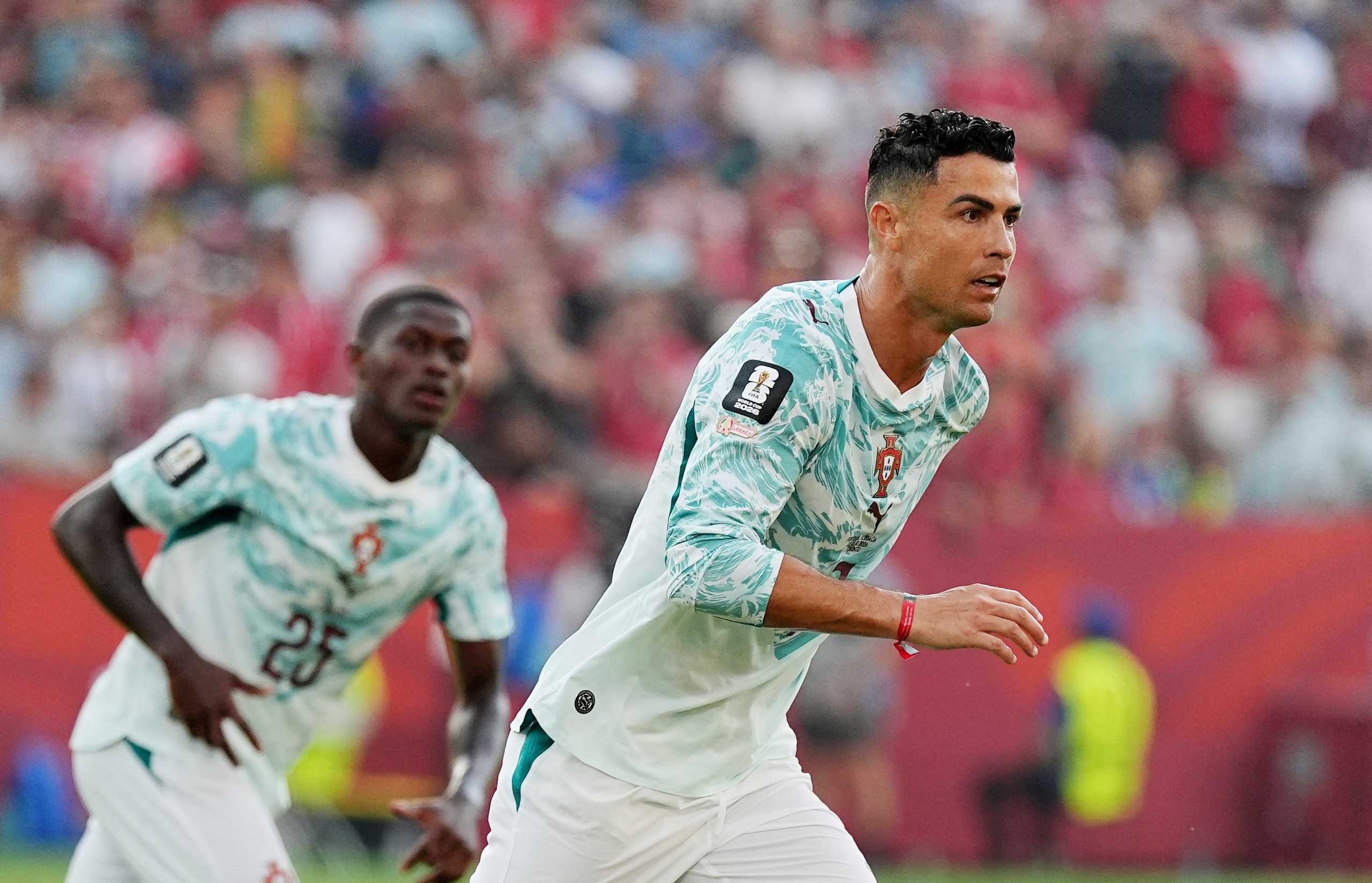Ronaldo và chuyến 'tàu lượn cảm xúc'- Ảnh 1.