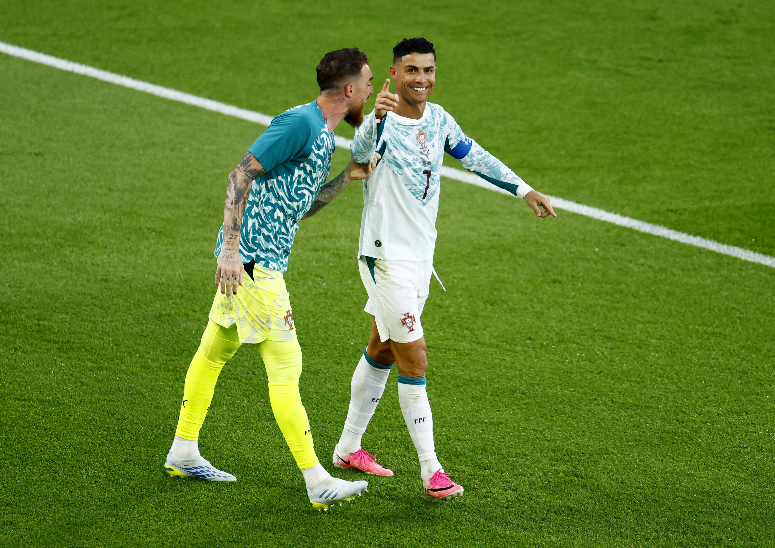 Ronaldo và chuyến 'tàu lượn cảm xúc'- Ảnh 10.