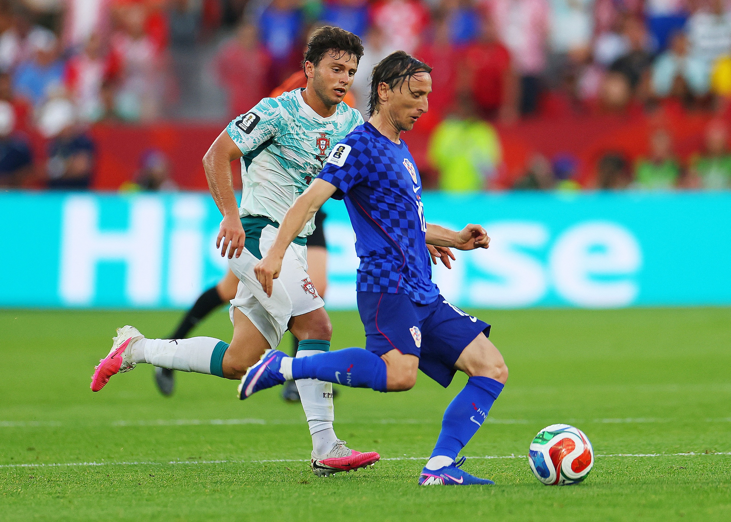 Modric đau đớn, thẫn thờ khi Croatia bị Bồ Đào Nha loại sau lỗi việt vị oan nghiệt- Ảnh 1.