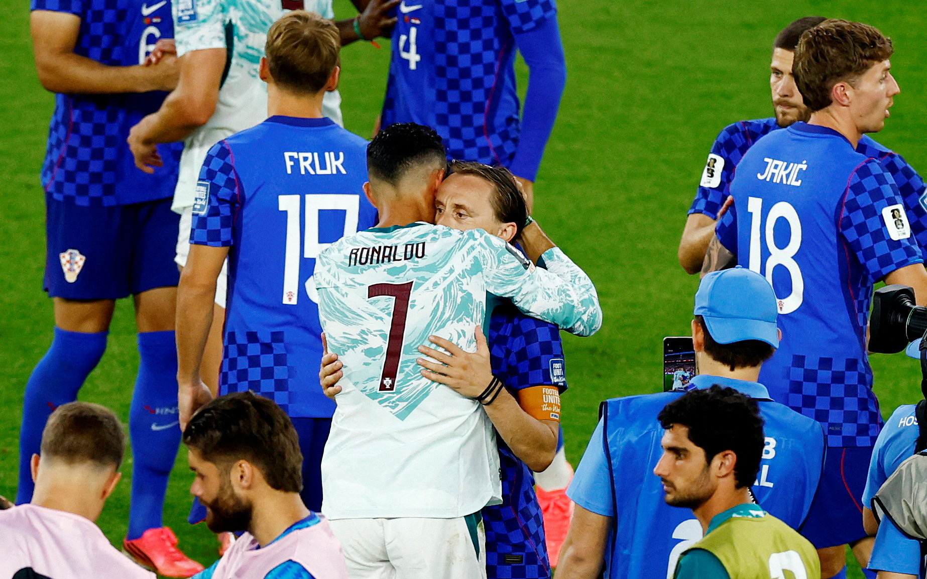 Ronaldo và chuyến 'tàu lượn cảm xúc'- Ảnh 9.