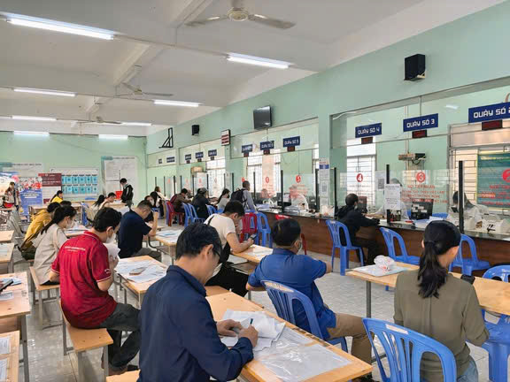 Cảnh giác 'cò' nhận làm bảo hiểm thất nghiệp - Ảnh 2.