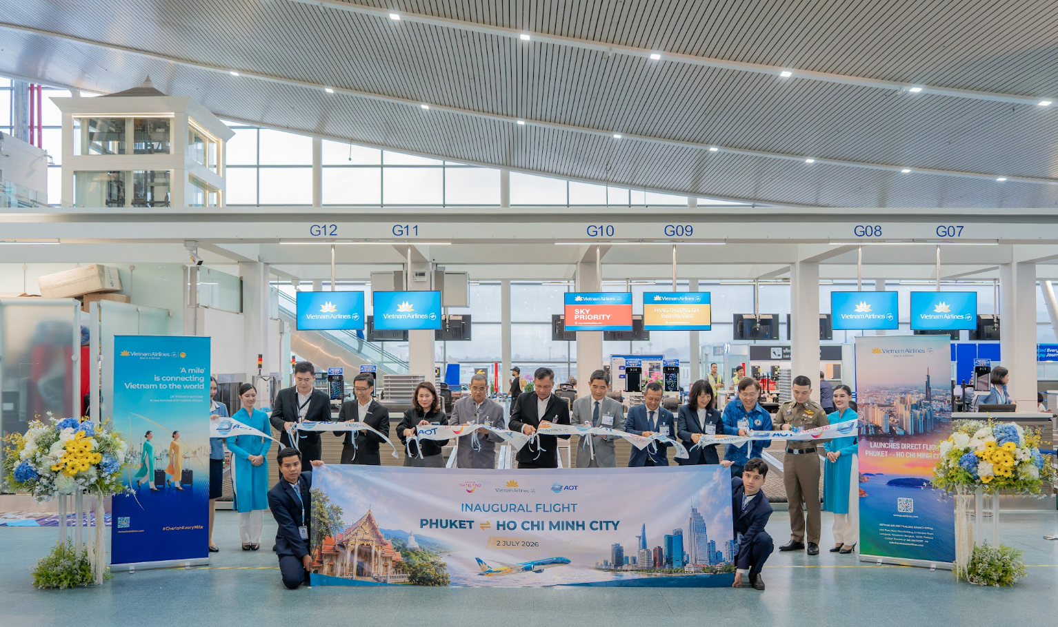 Vietnam Airlines chính thức khai trương đường bay TP.HCM - Phuket  - Ảnh 1.
