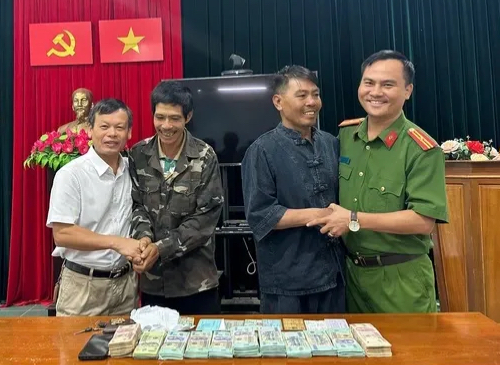 Giải cứu người đàn ông đi lạc hơn 550 km, đem theo hơn 1,2 tỉ đồng- Ảnh 1.