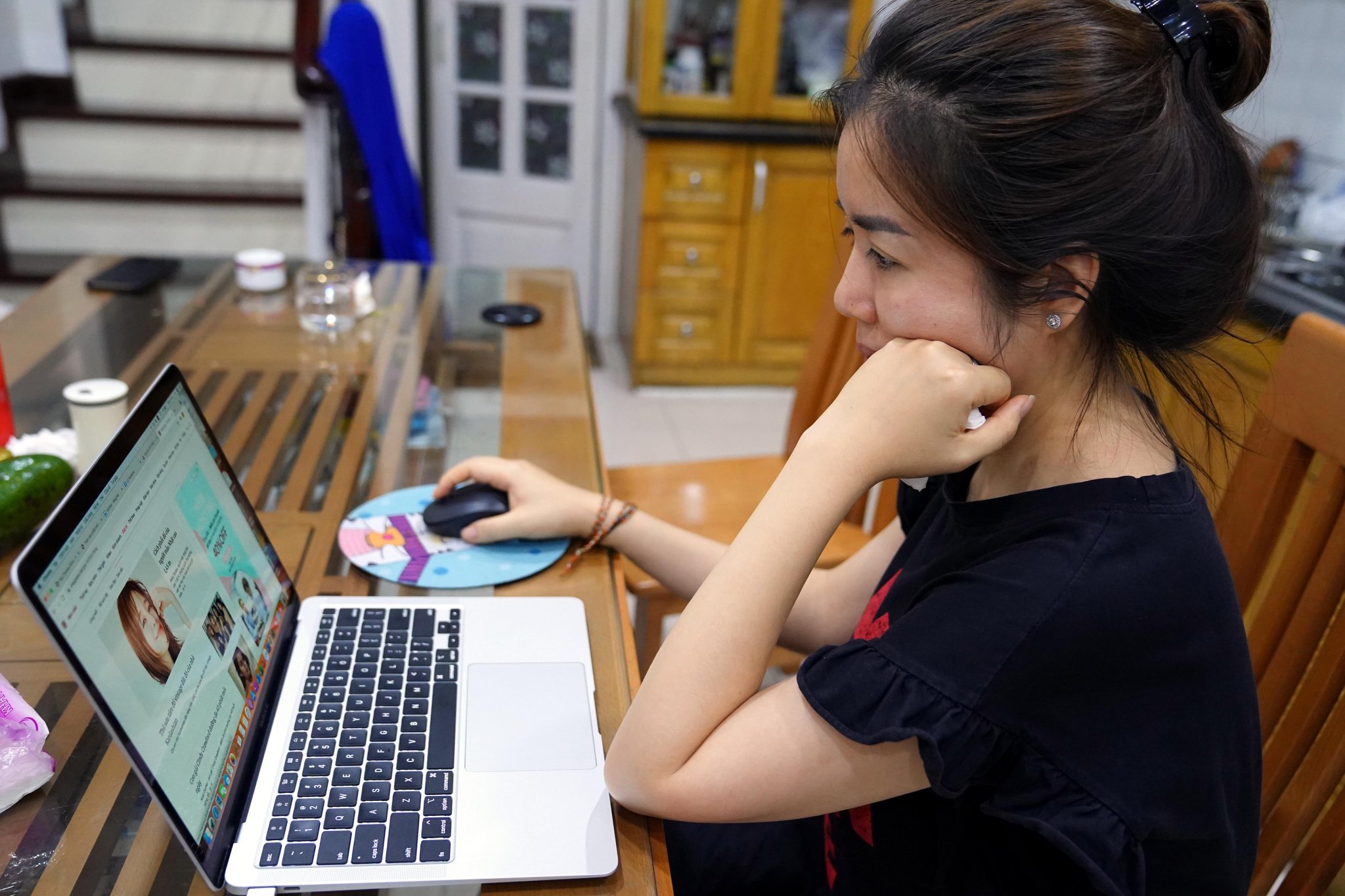 Doanh nghiệp mới thành lập cài đặt sinh trắc học khi chuyển tiền - Ảnh 1.
