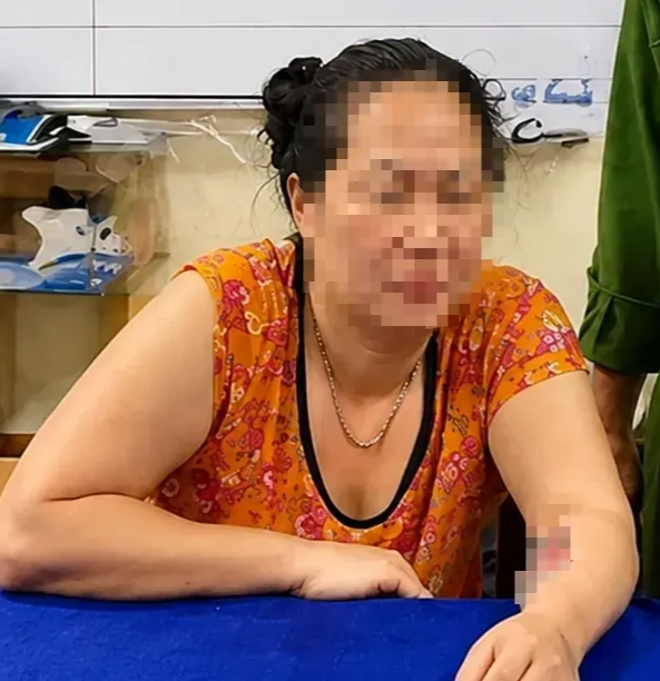 Bắt giữ nghi phạm cướp giật t&agrave;i sản tại lễ tuy&ecirc;n phong Ch&acirc;n phước    - Ảnh 1.