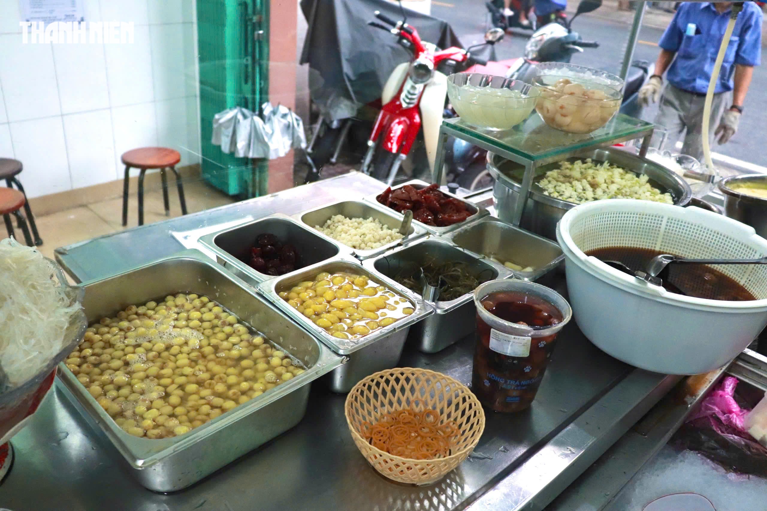 Quán chè lâu đời ở TP.HCM: 60 năm gìn giữ hương vị của một gia đình- Ảnh 4.