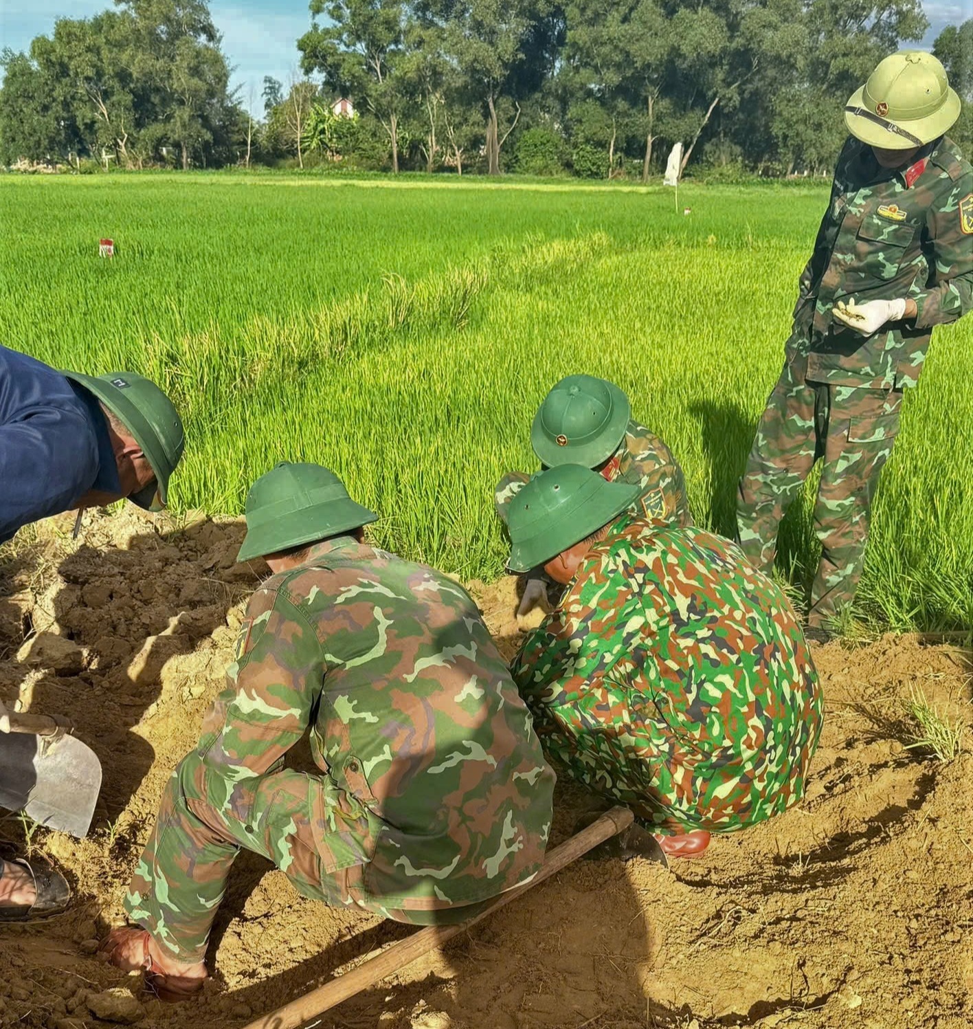 Quảng Trị: Thi công sân bay, phát hiện hài cốt liệt sĩ- Ảnh 2.